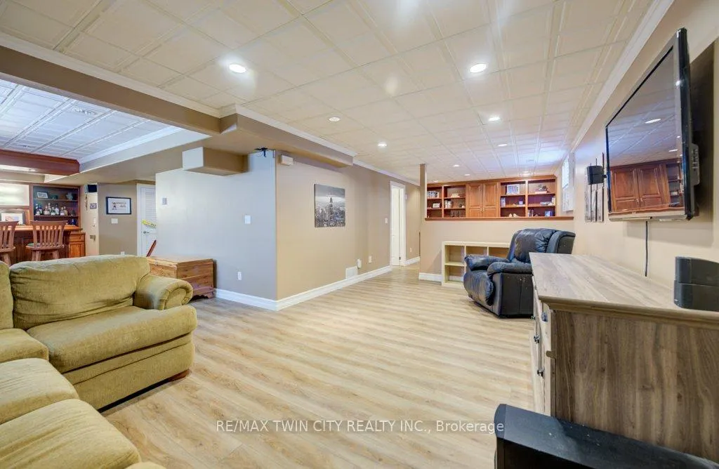 Photo 29 of 640 Heathcliffe Place, Waterloo — HOMEH