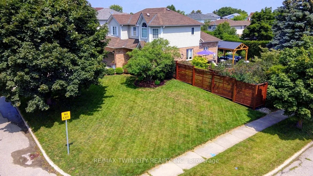Photo 37 of 640 Heathcliffe Place, Waterloo — HOMEH