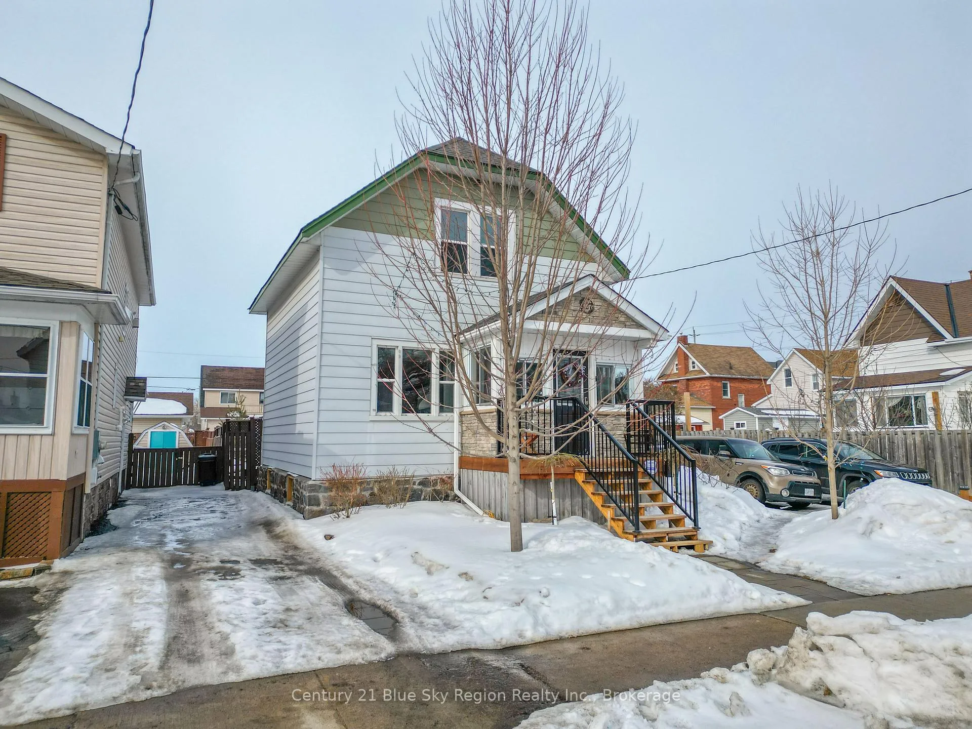 Photo 4 of 127 Fifth Avenue E, North Bay, Central — HOMEH
