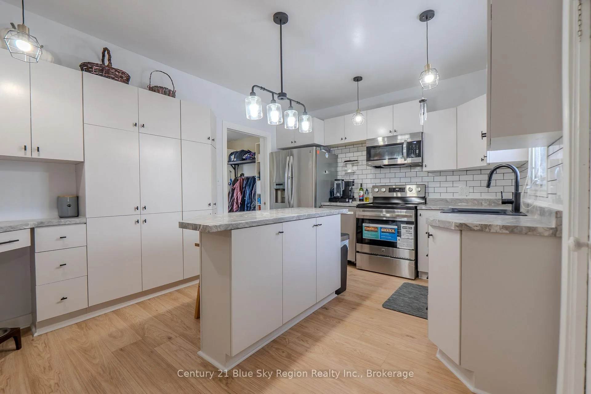 Photo 13 of 127 Fifth Avenue E, North Bay, Central — HOMEH