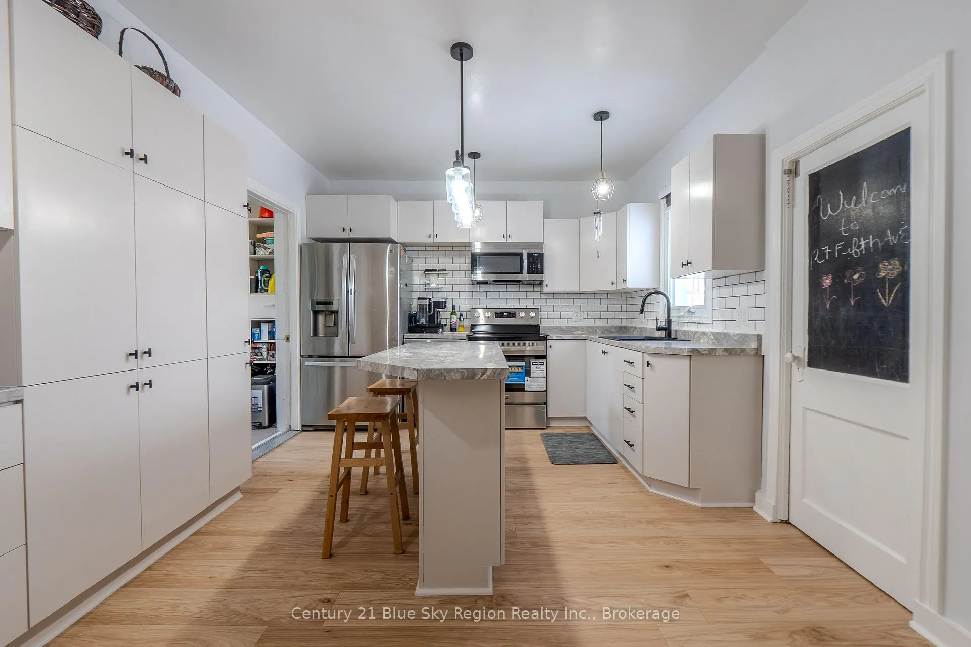 Photo 14 of 127 Fifth Avenue E, North Bay, Central — HOMEH