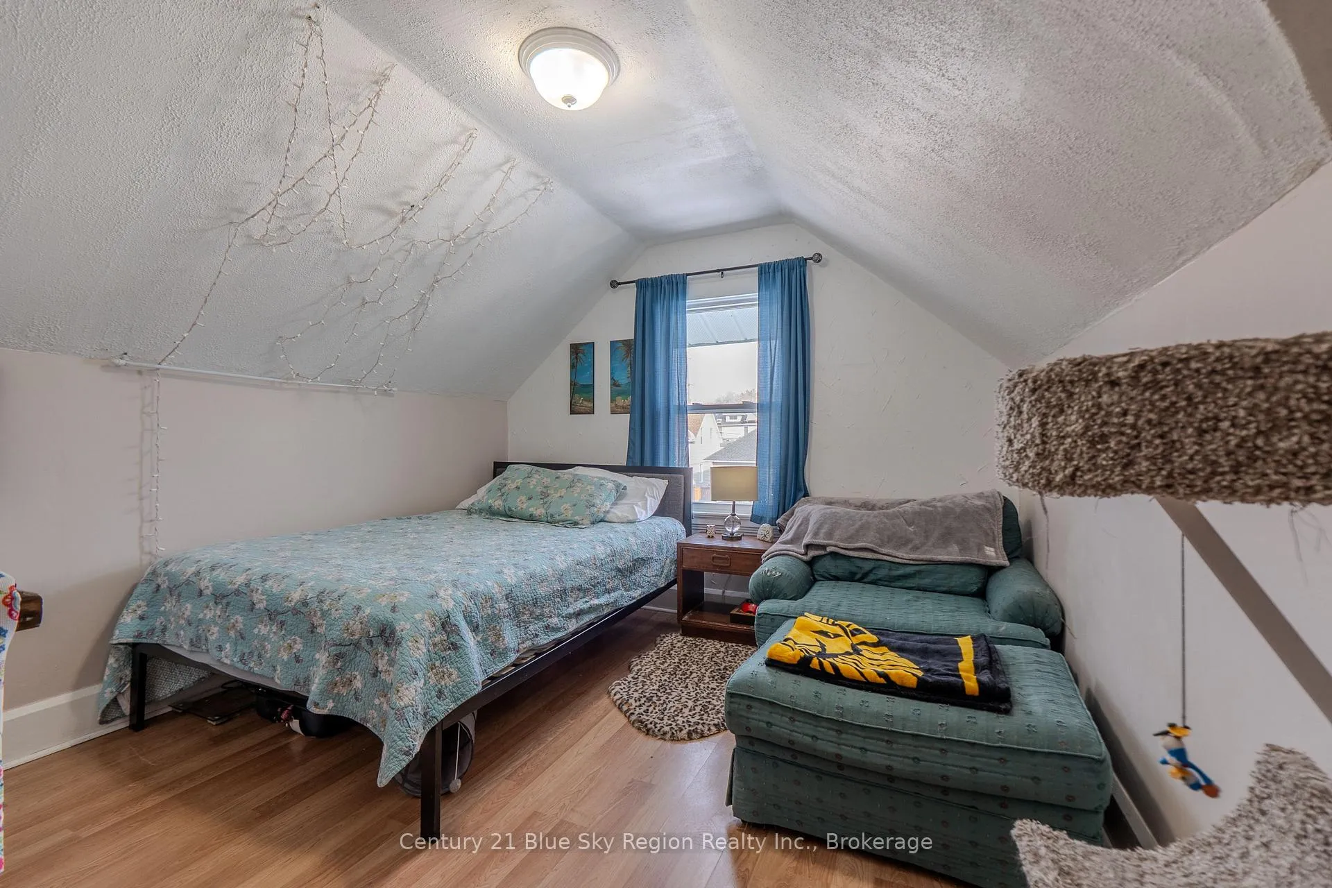 Photo 24 of 127 Fifth Avenue E, North Bay, Central — HOMEH