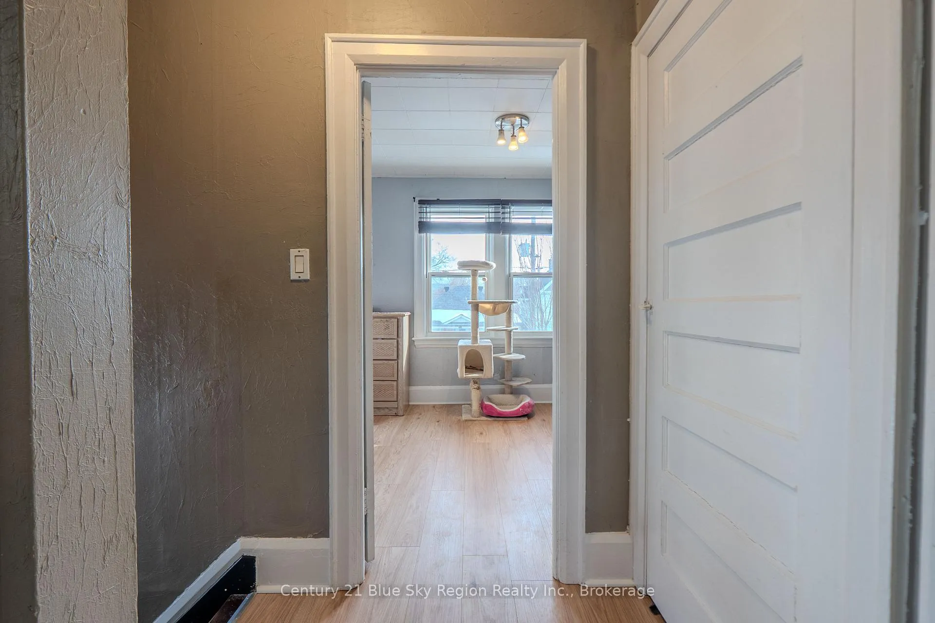 Photo 25 of 127 Fifth Avenue E, North Bay, Central — HOMEH