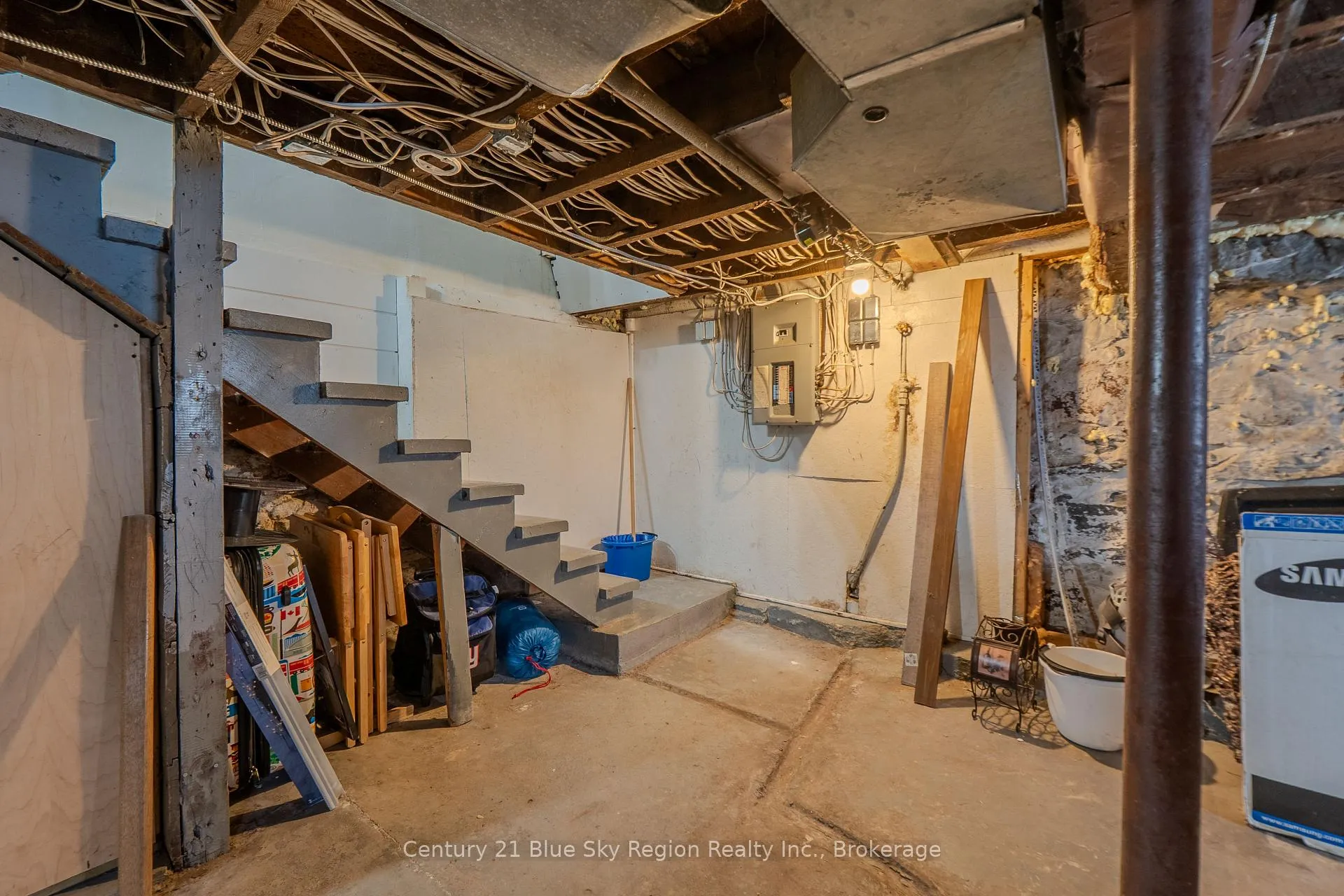 Photo 30 of 127 Fifth Avenue E, North Bay, Central — HOMEH