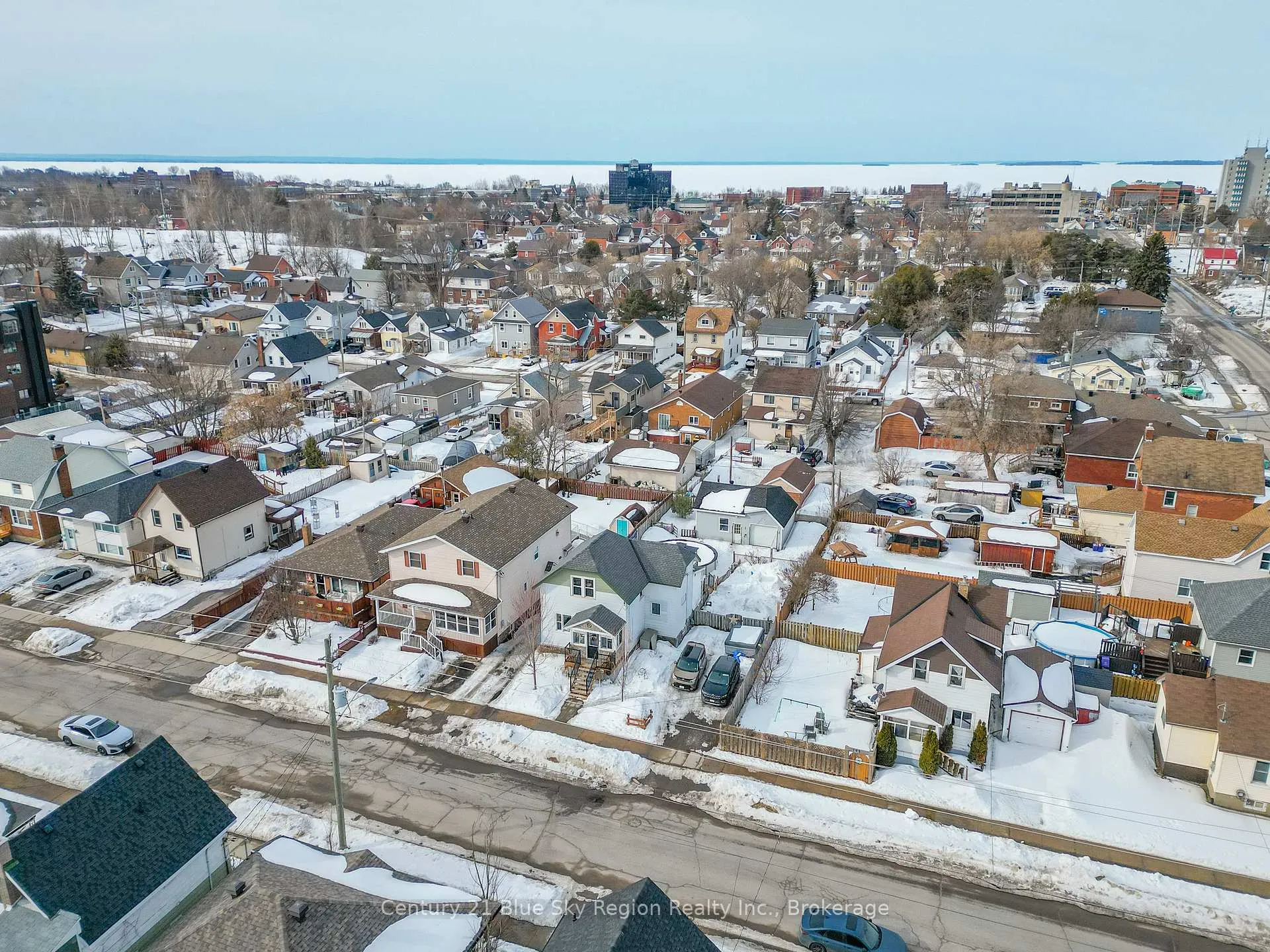 Photo 40 of 127 Fifth Avenue E, North Bay, Central — HOMEH