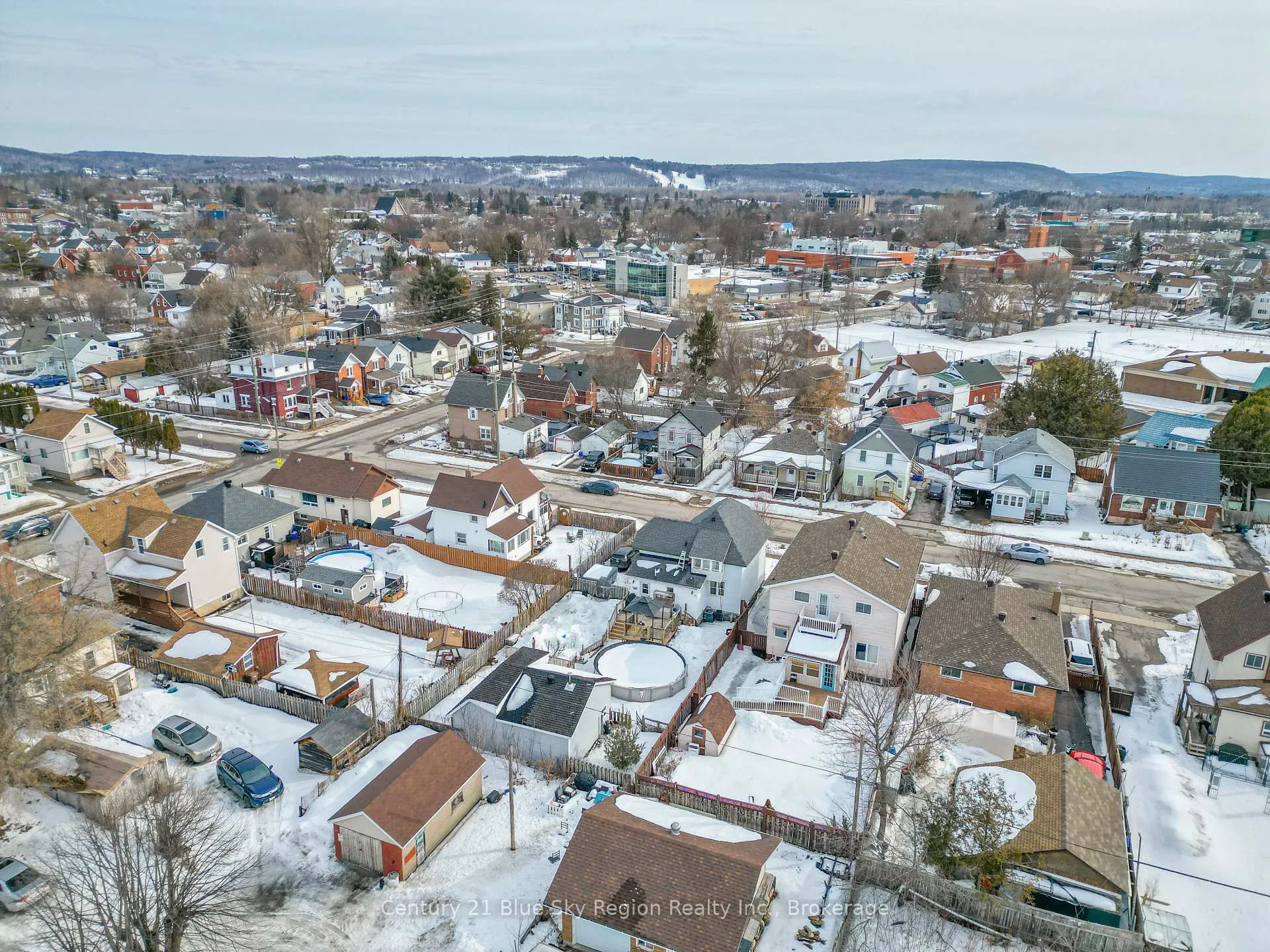 Photo 42 of 127 Fifth Avenue E, North Bay, Central — HOMEH