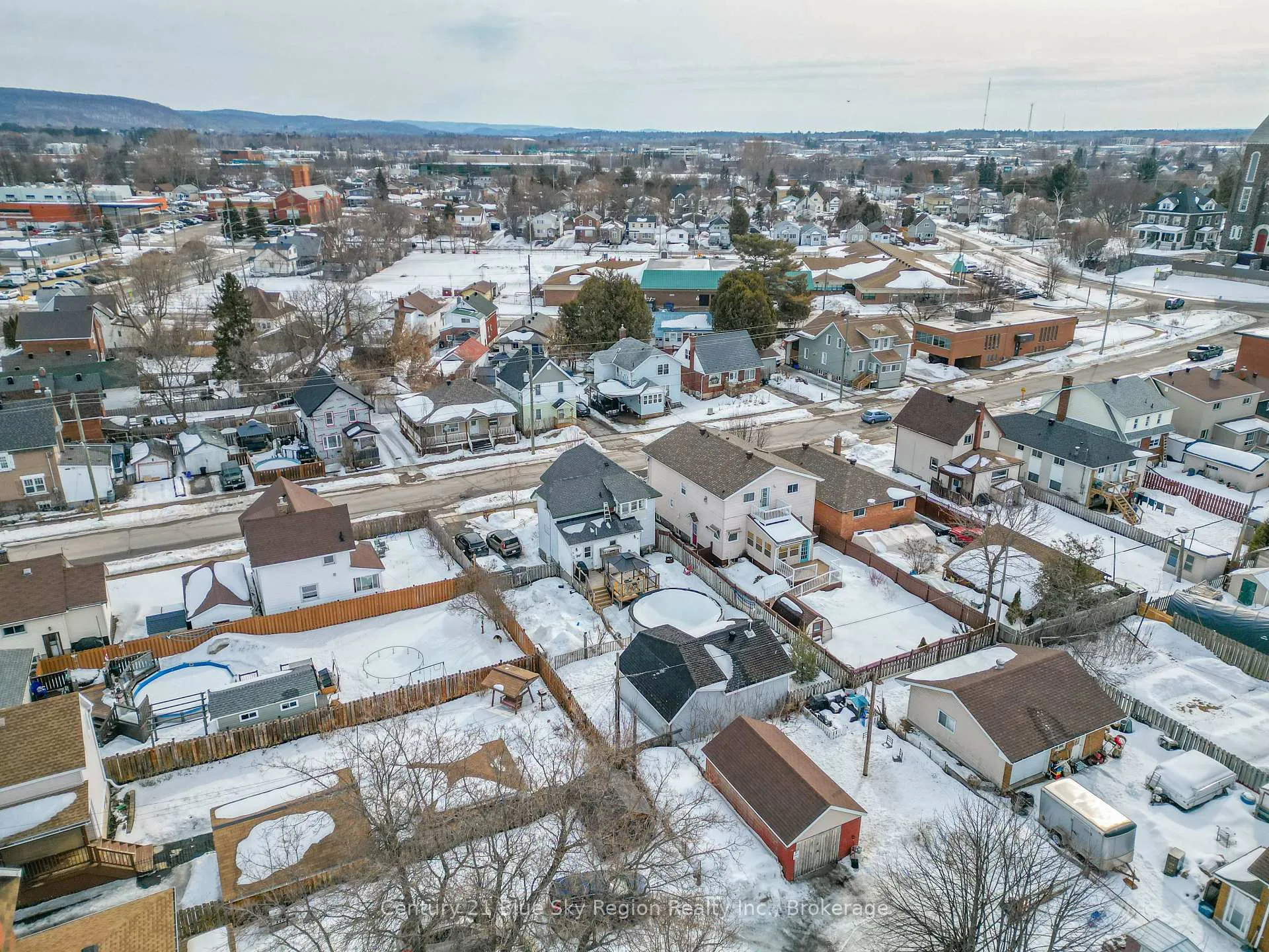Photo 43 of 127 Fifth Avenue E, North Bay, Central — HOMEH