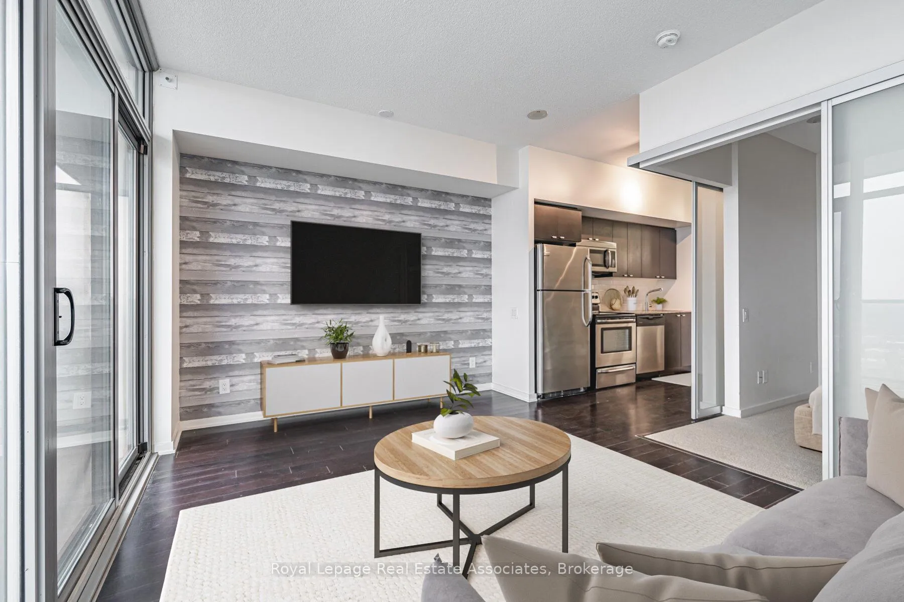 Photo 7 of Unit 2206, 105 The Queensway, Toronto, High Park-Swansea — HOMEH