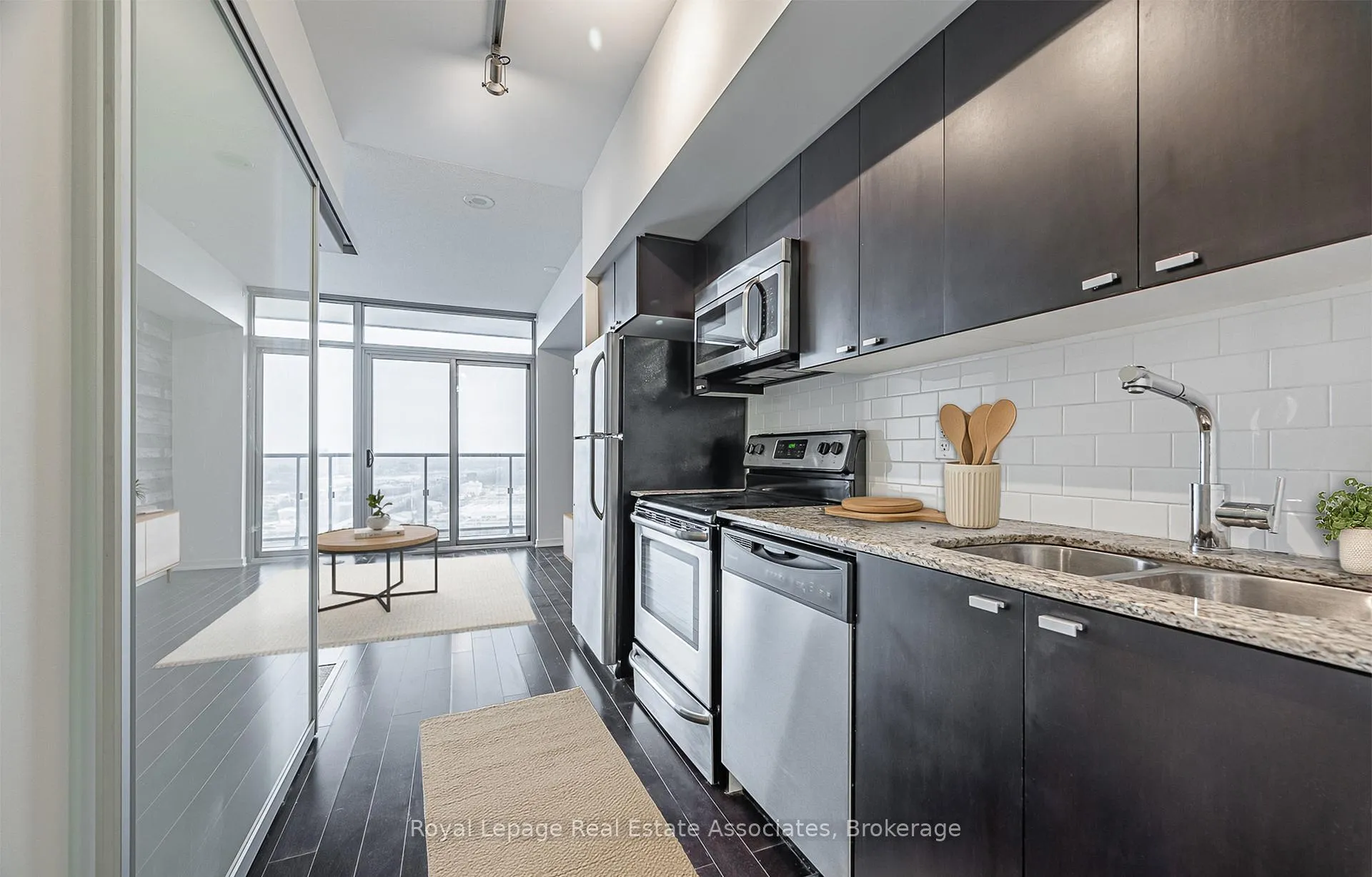 Photo 11 of Unit 2206, 105 The Queensway, Toronto, High Park-Swansea — HOMEH