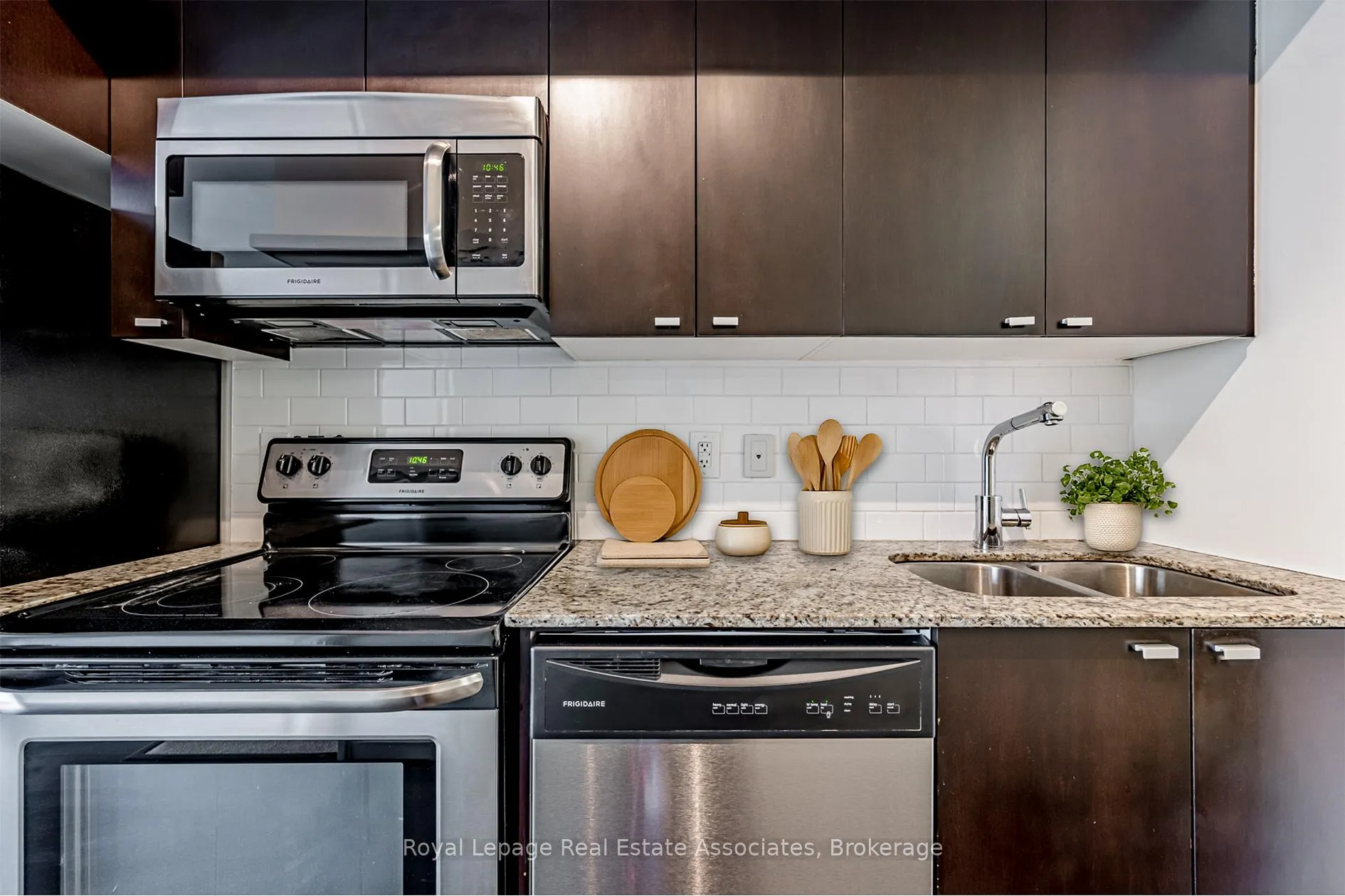 Photo 12 of Unit 2206, 105 The Queensway, Toronto, High Park-Swansea — HOMEH