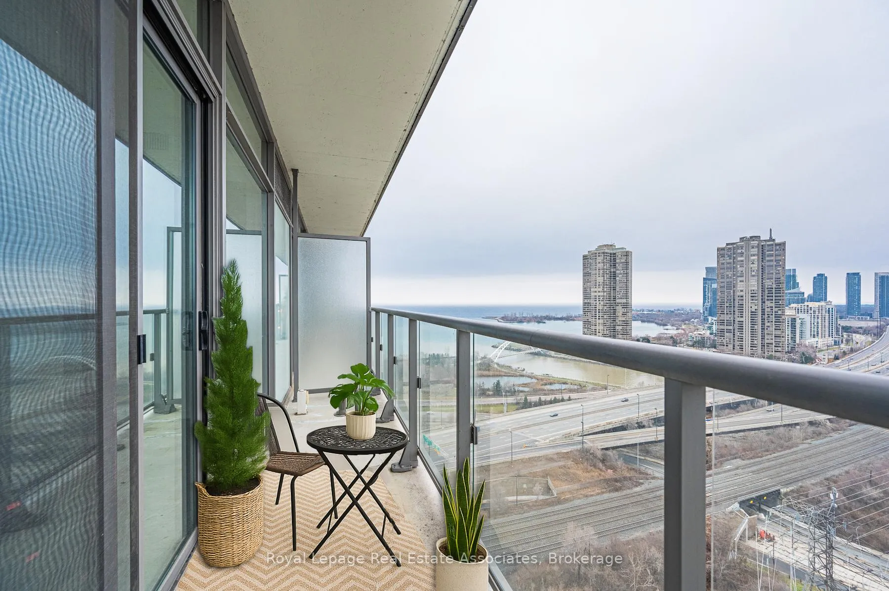 Photo 13 of Unit 2206, 105 The Queensway, Toronto, High Park-Swansea — HOMEH