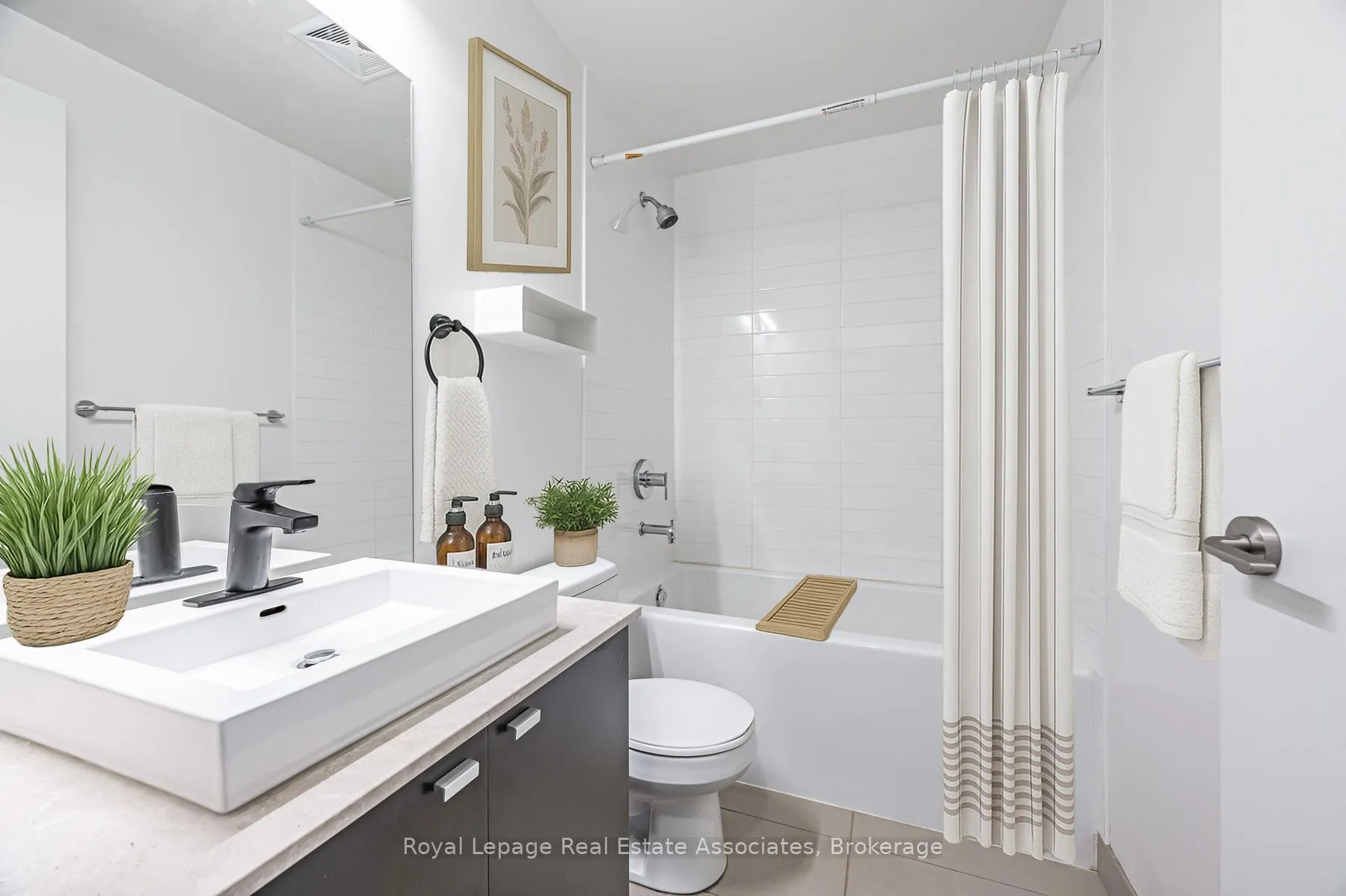 Photo 15 of Unit 2206, 105 The Queensway, Toronto, High Park-Swansea — HOMEH