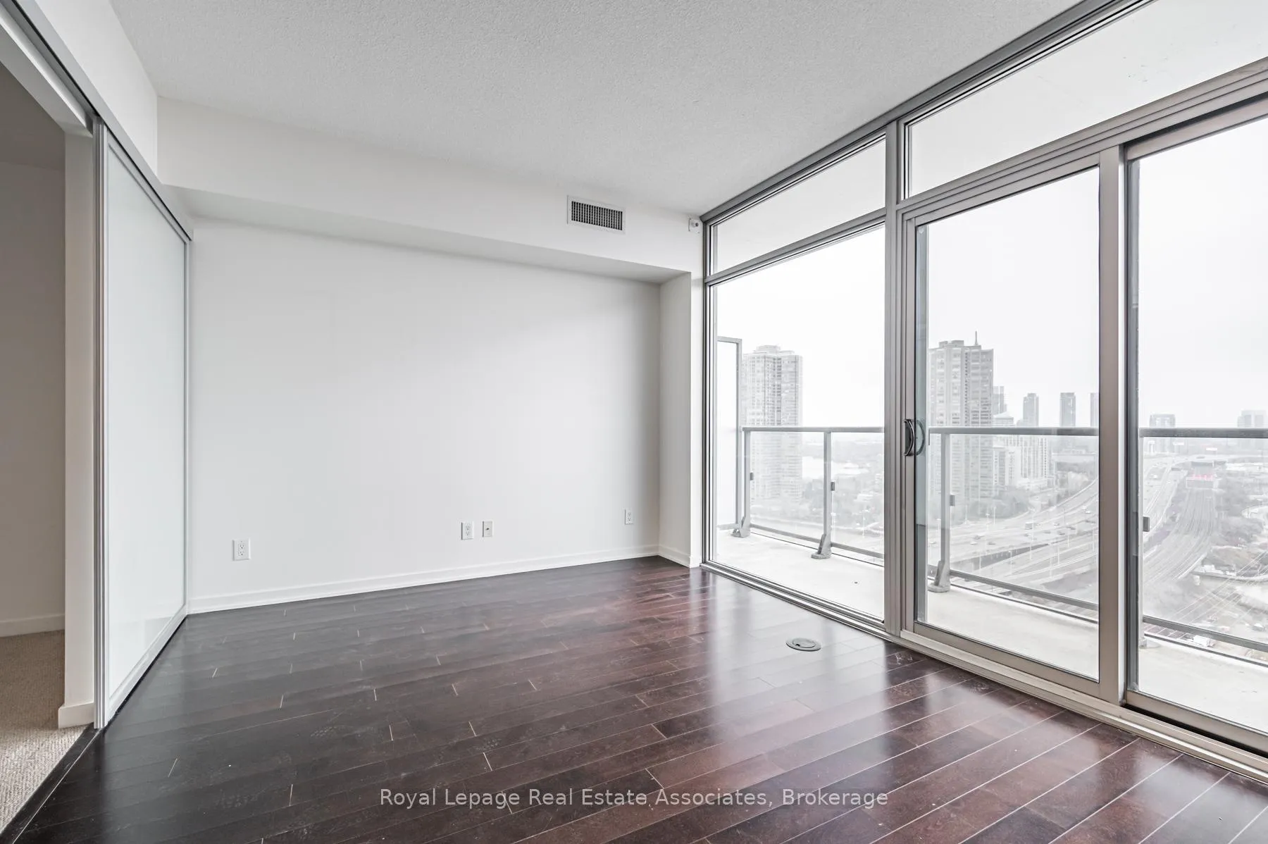 Photo 19 of Unit 2206, 105 The Queensway, Toronto, High Park-Swansea — HOMEH