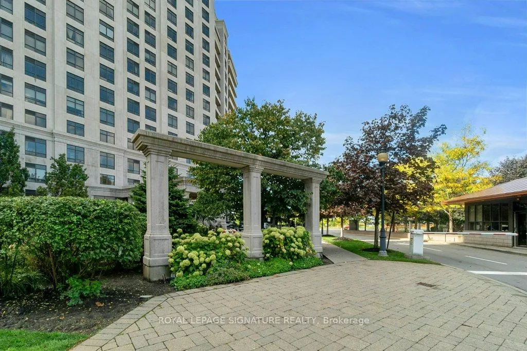 Photo 4 of Unit 707, 9235 Jane Street, Vaughan, Maple — HOMEH