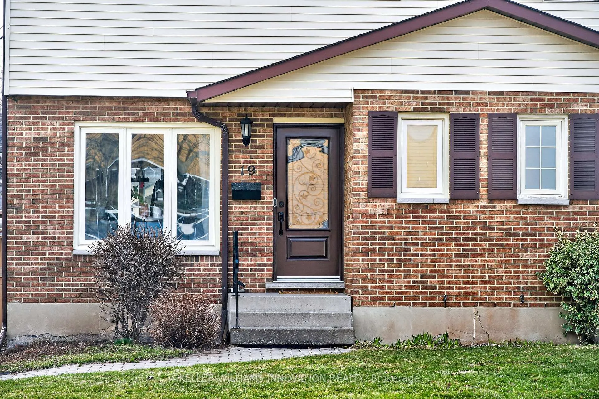Photo 3 of 19 Grand Avenue, Grimsby, Grimsby Beach — HOMEH