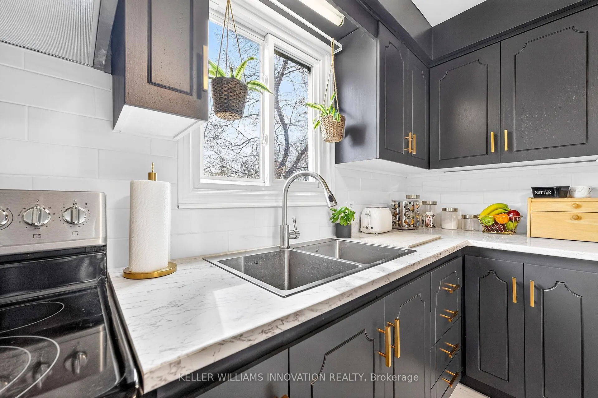 Photo 8 of 19 Grand Avenue, Grimsby, Grimsby Beach — HOMEH