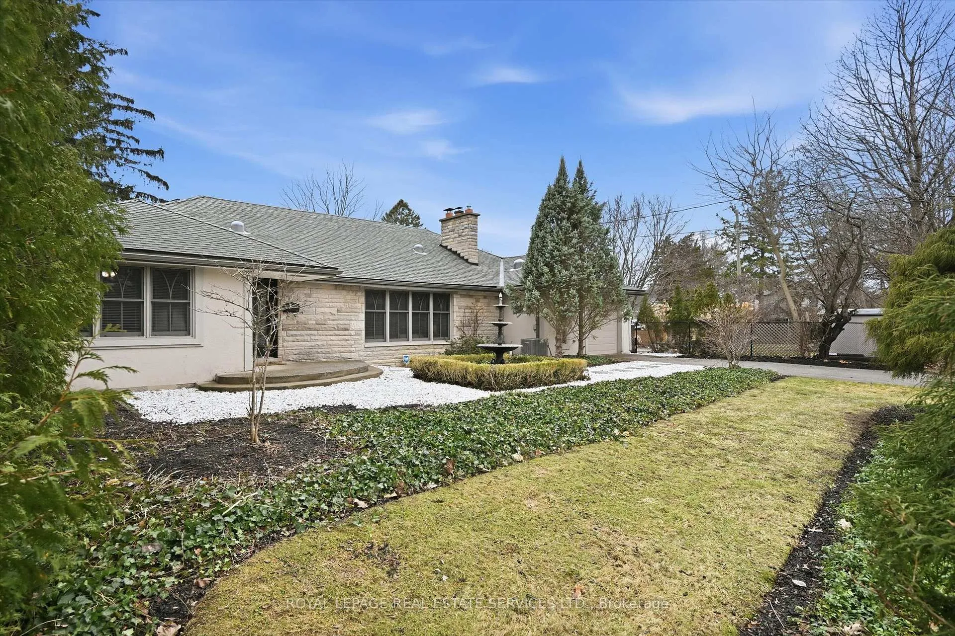 Photo 2 of 108 Lloyminn Avenue, Hamilton, Ancaster — HOMEH