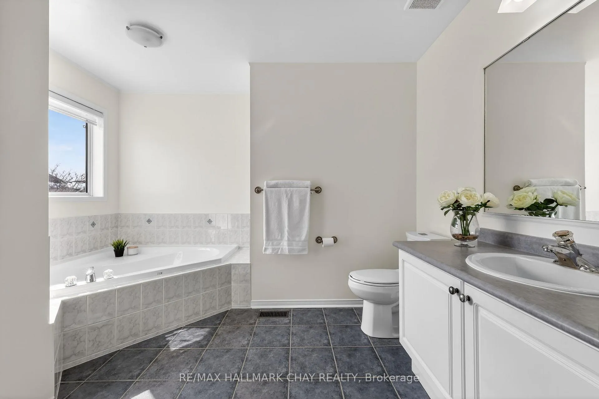 Photo 17 of 87 Truax Crescent, Essa, Angus — HOMEH