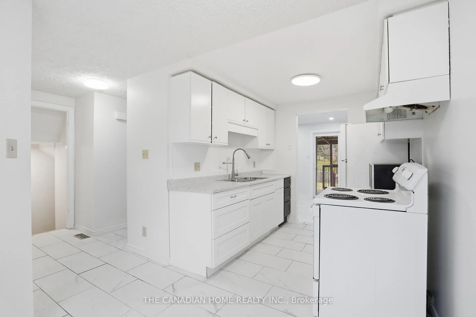 Photo 4 of 61 Freeman Crescent, Norfolk, Simcoe — HOMEH