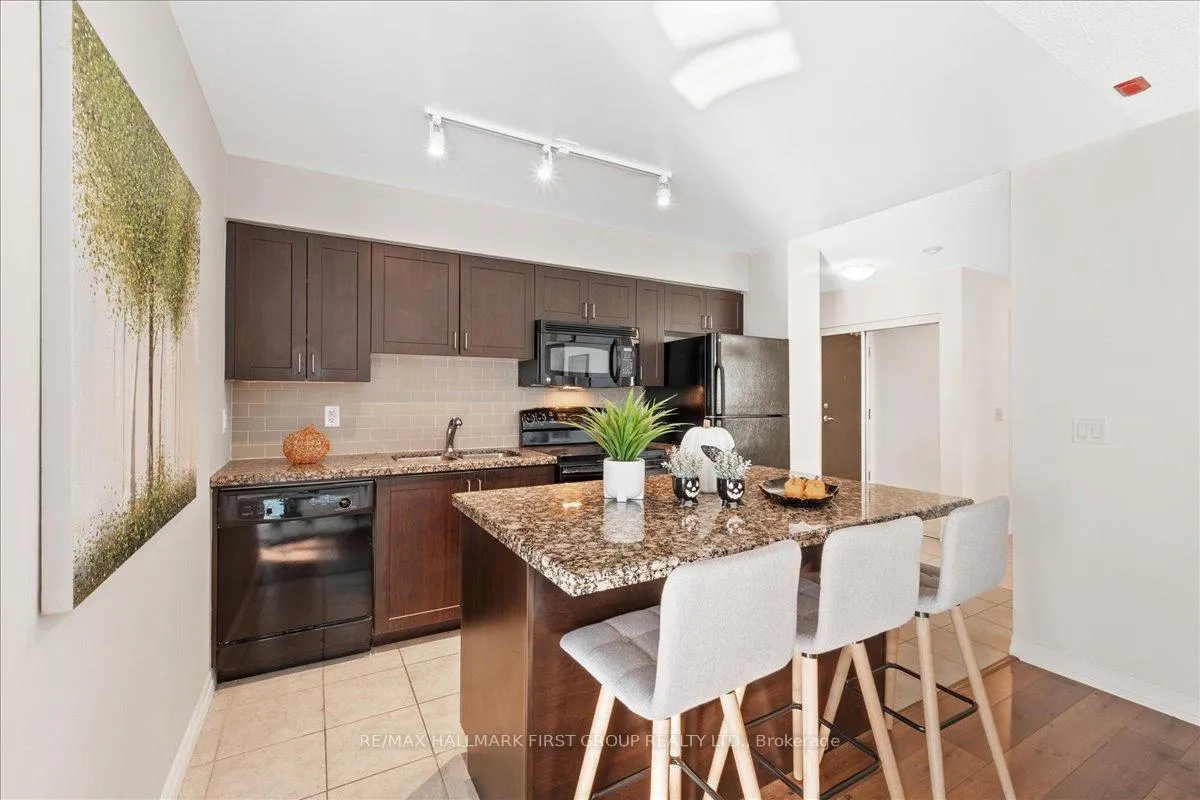 Photo 6 of Unit 303, 1600 Charles Street, Whitby, Port Whitby — HOMEH