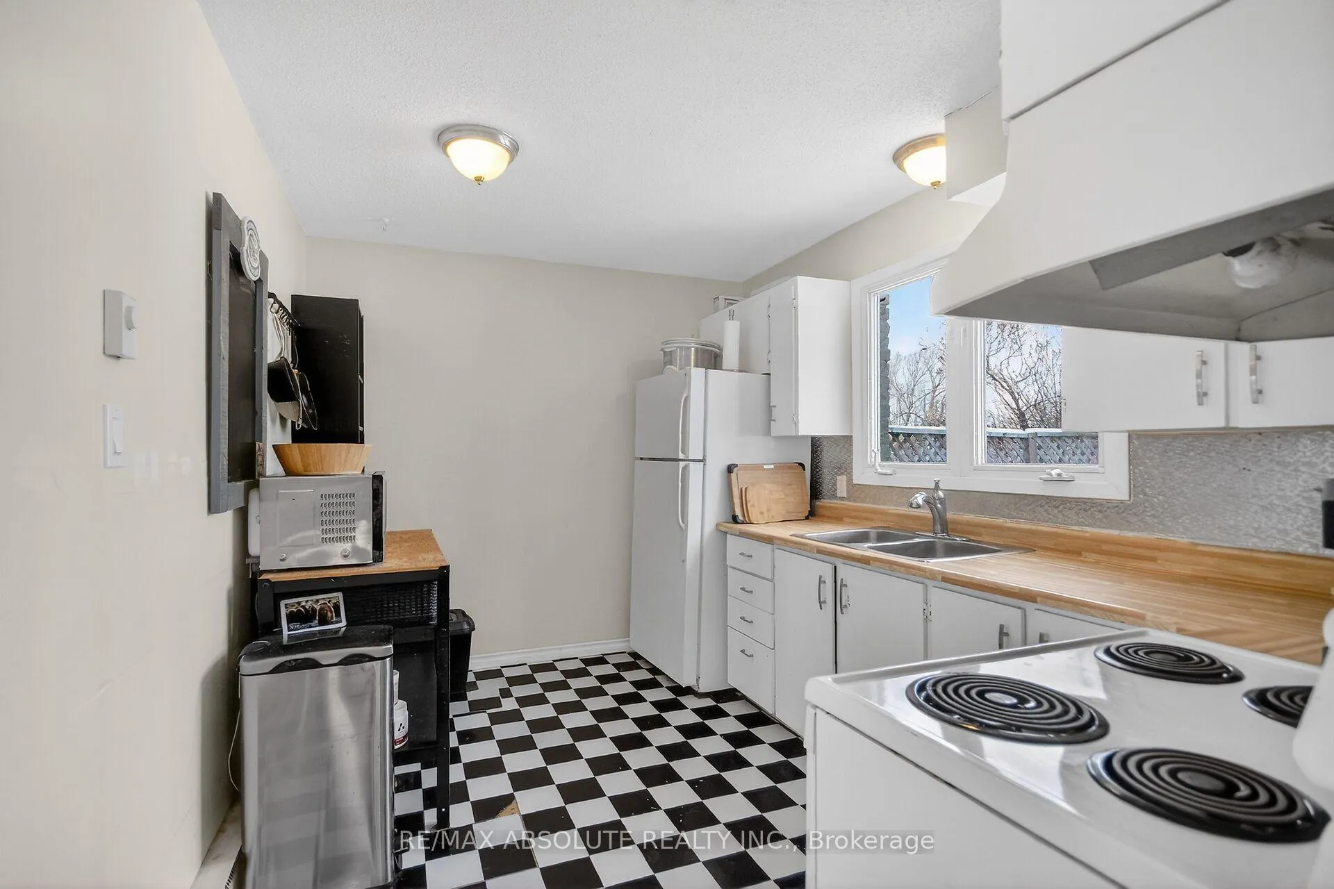 Photo 4 of Unit 12, 68 King Street, Ottawa, Richmond — HOMEH