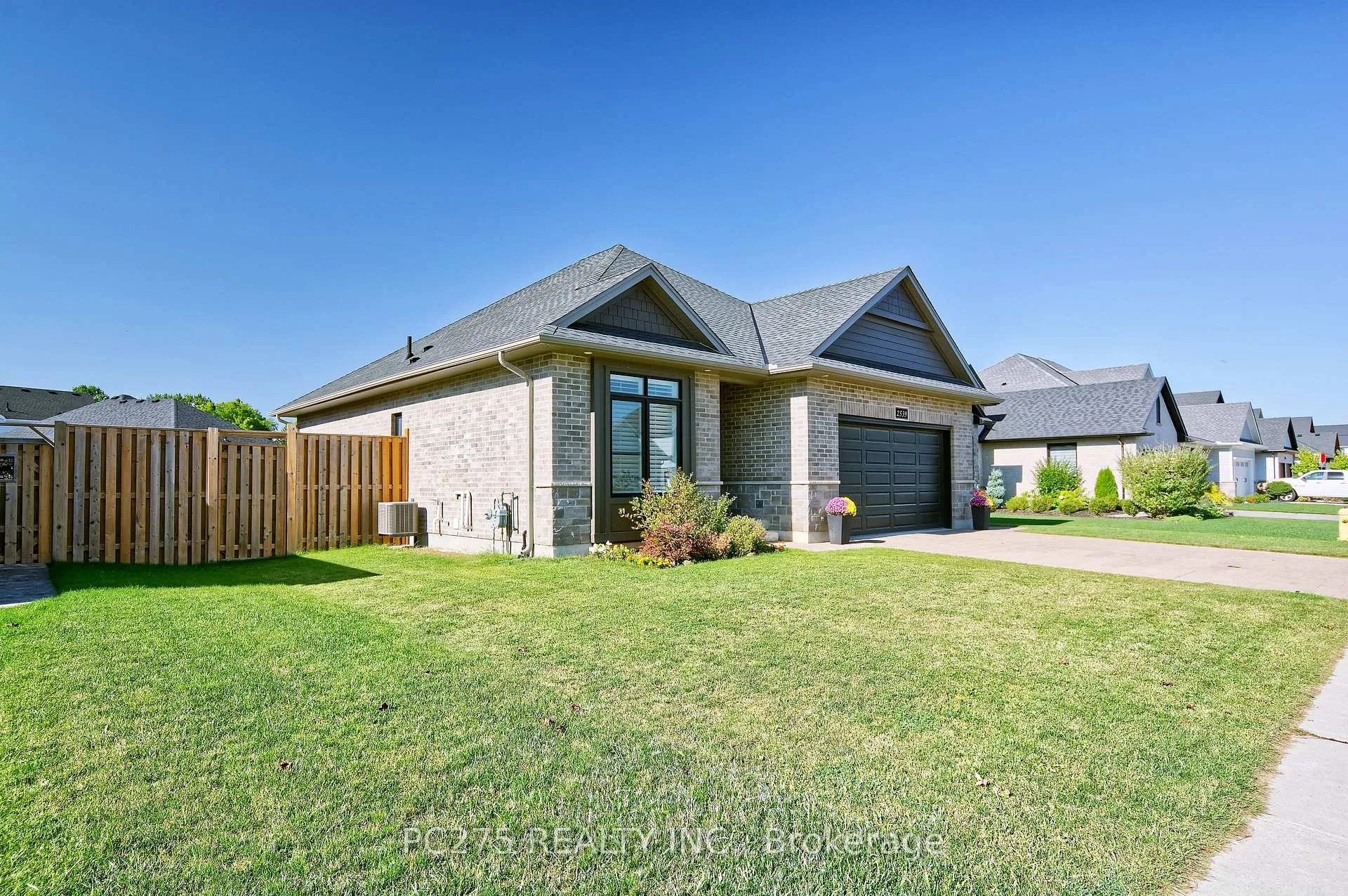 Photo 3 of 2539 Bond Street, Strathroy-Caradoc, Mount Brydges — HOMEH
