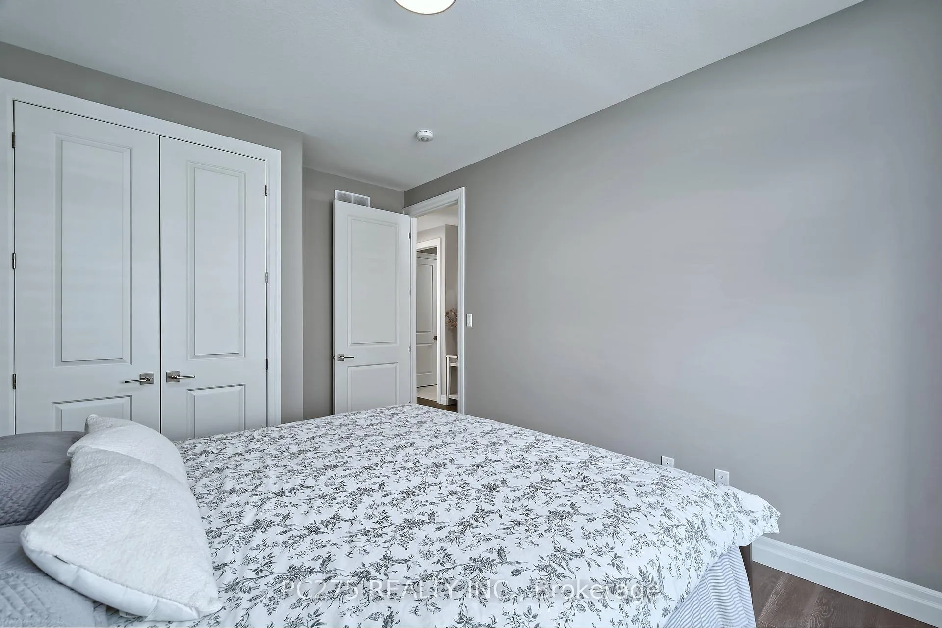 Photo 13 of 2539 Bond Street, Strathroy-Caradoc, Mount Brydges — HOMEH