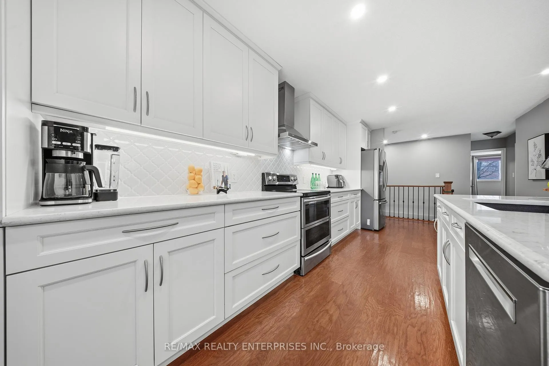 Photo 11 of 328 Burnett Avenue, Cambridge — HOMEH