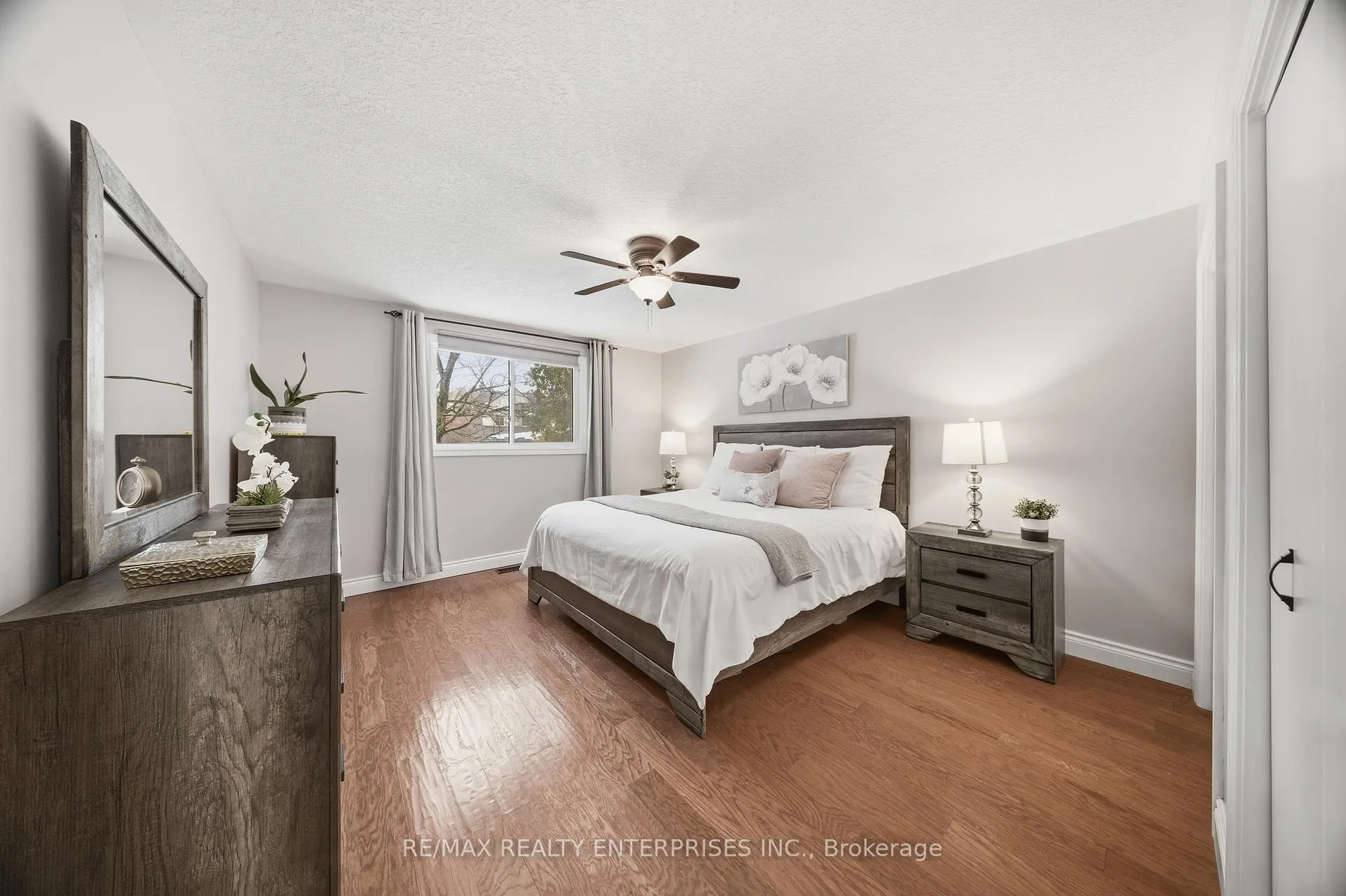 Photo 17 of 328 Burnett Avenue, Cambridge — HOMEH