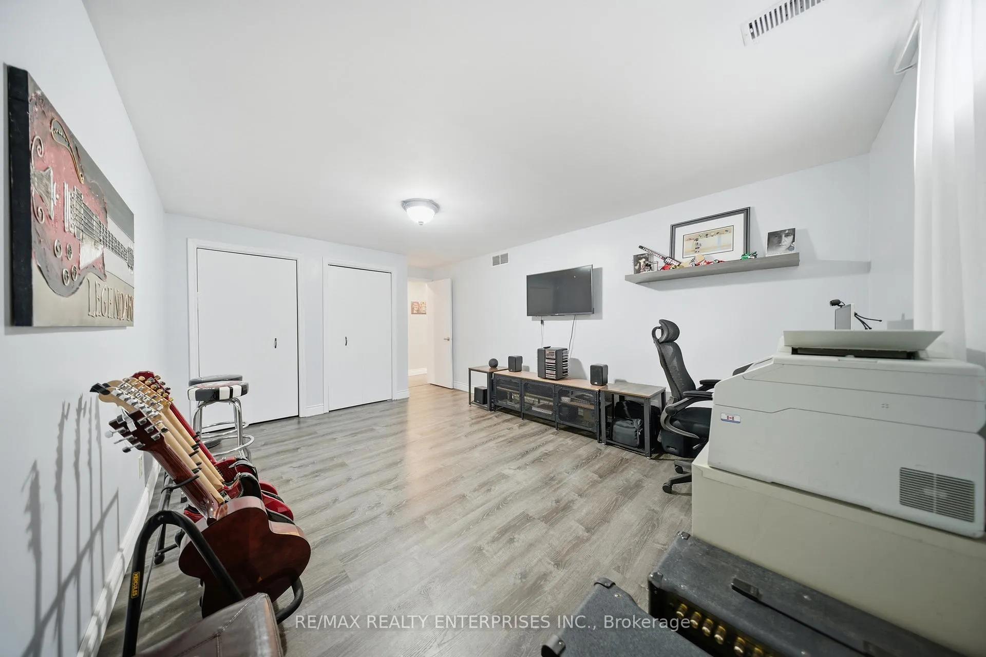 Photo 23 of 328 Burnett Avenue, Cambridge — HOMEH
