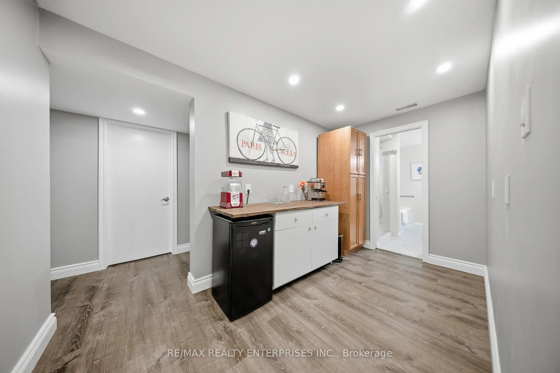 Photo 24 of 328 Burnett Avenue, Cambridge — HOMEH