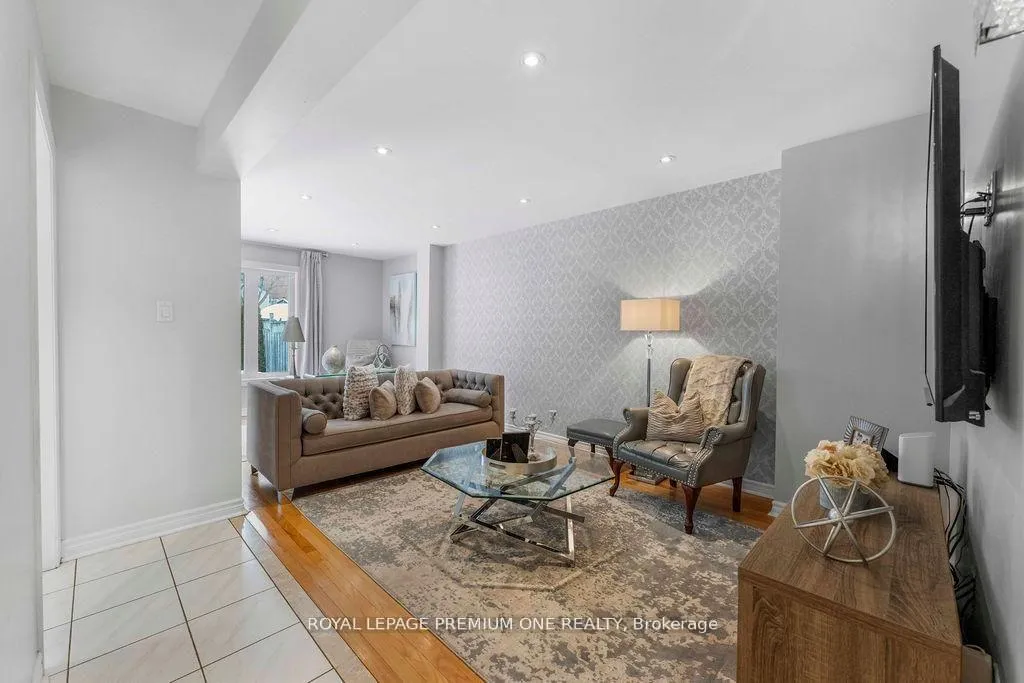Photo 5 of 99 Senator Way, Caledon, Bolton North — HOMEH