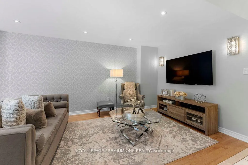 Photo 6 of 99 Senator Way, Caledon, Bolton North — HOMEH
