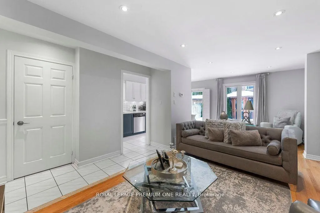 Photo 9 of 99 Senator Way, Caledon, Bolton North — HOMEH