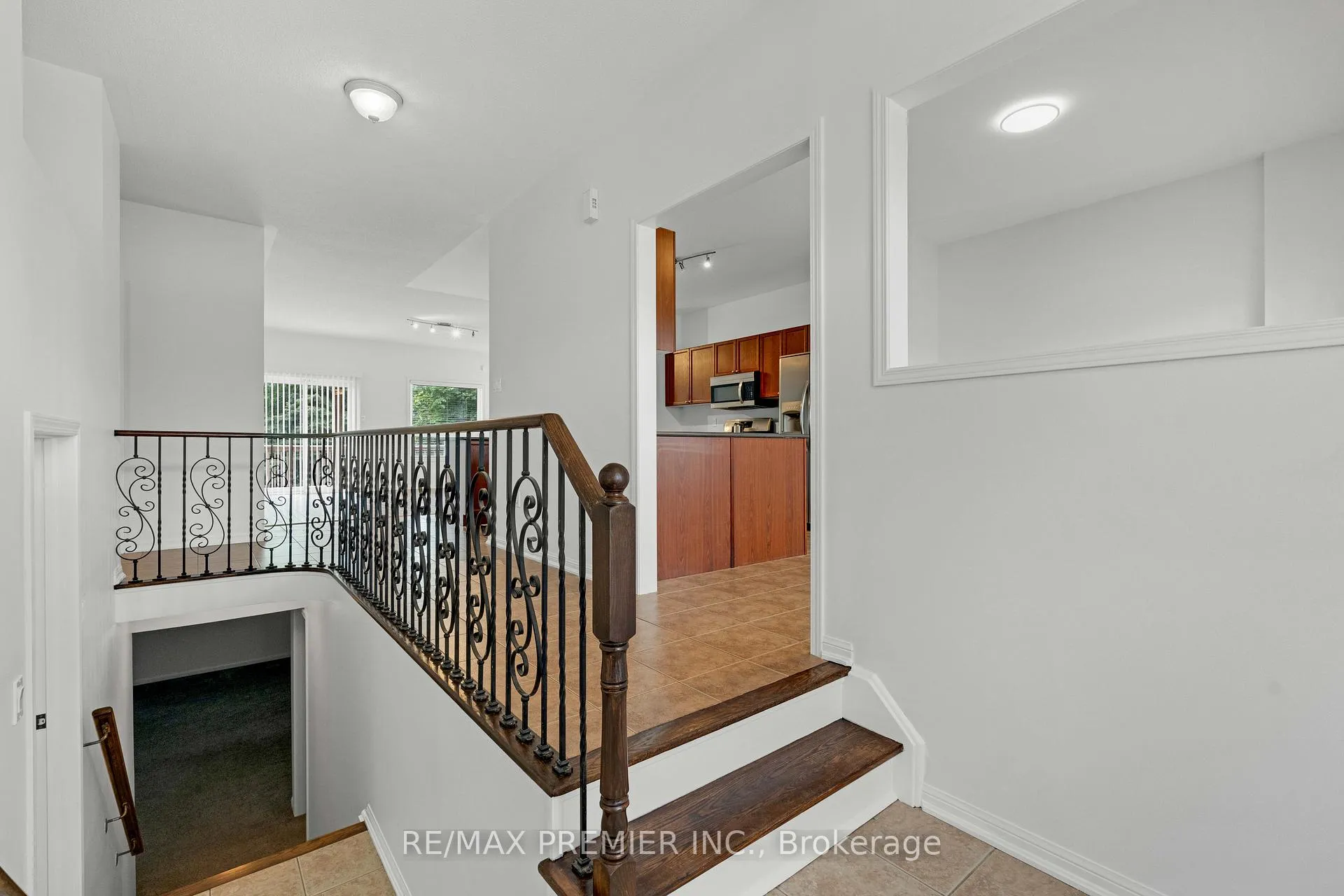 Photo 5 of 67 Meadowlark Boulevard, Wasaga Beach — HOMEH
