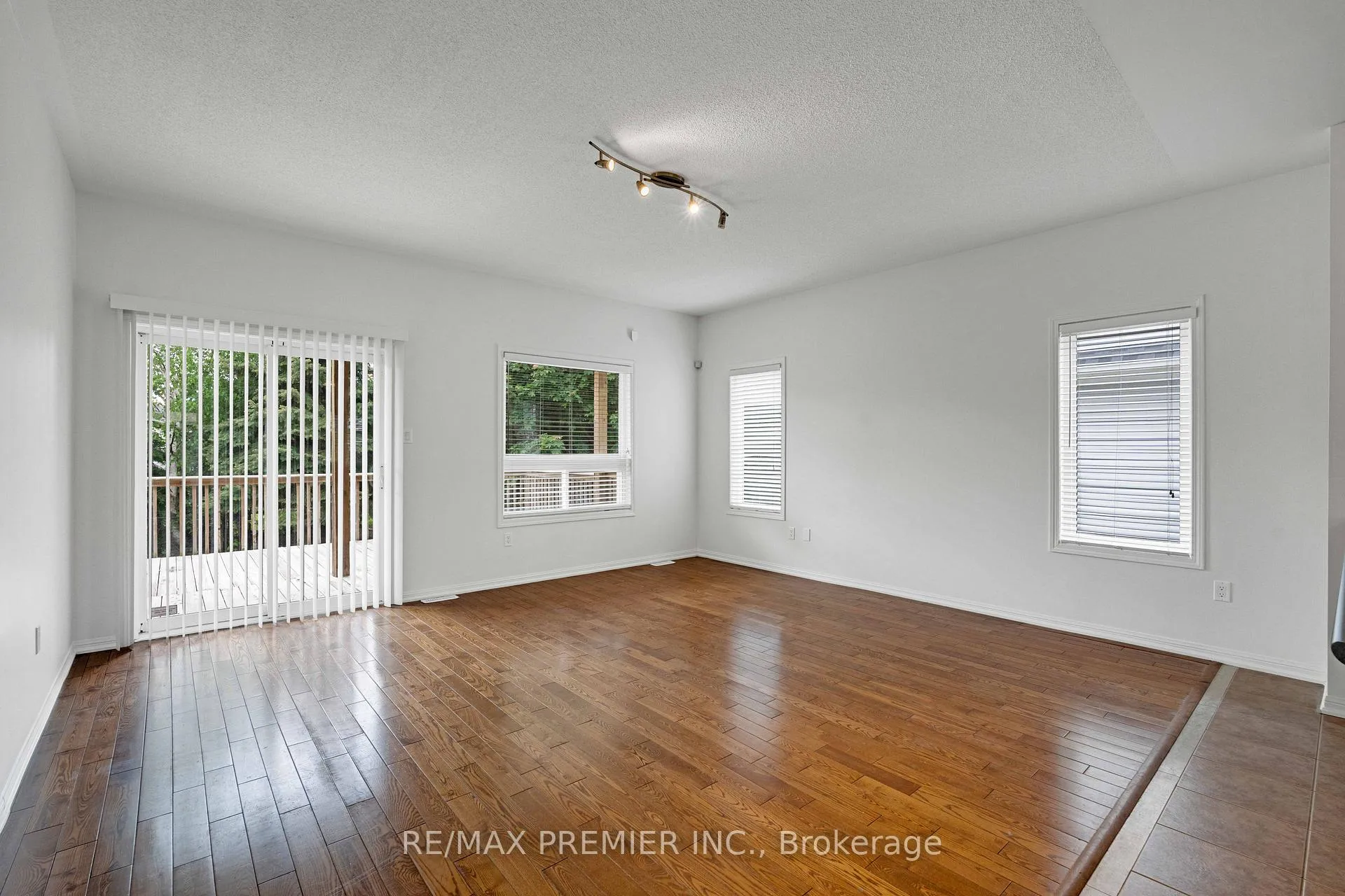 Photo 6 of 67 Meadowlark Boulevard, Wasaga Beach — HOMEH