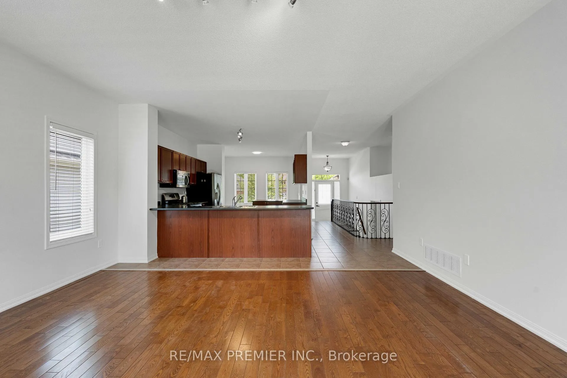 Photo 8 of 67 Meadowlark Boulevard, Wasaga Beach — HOMEH