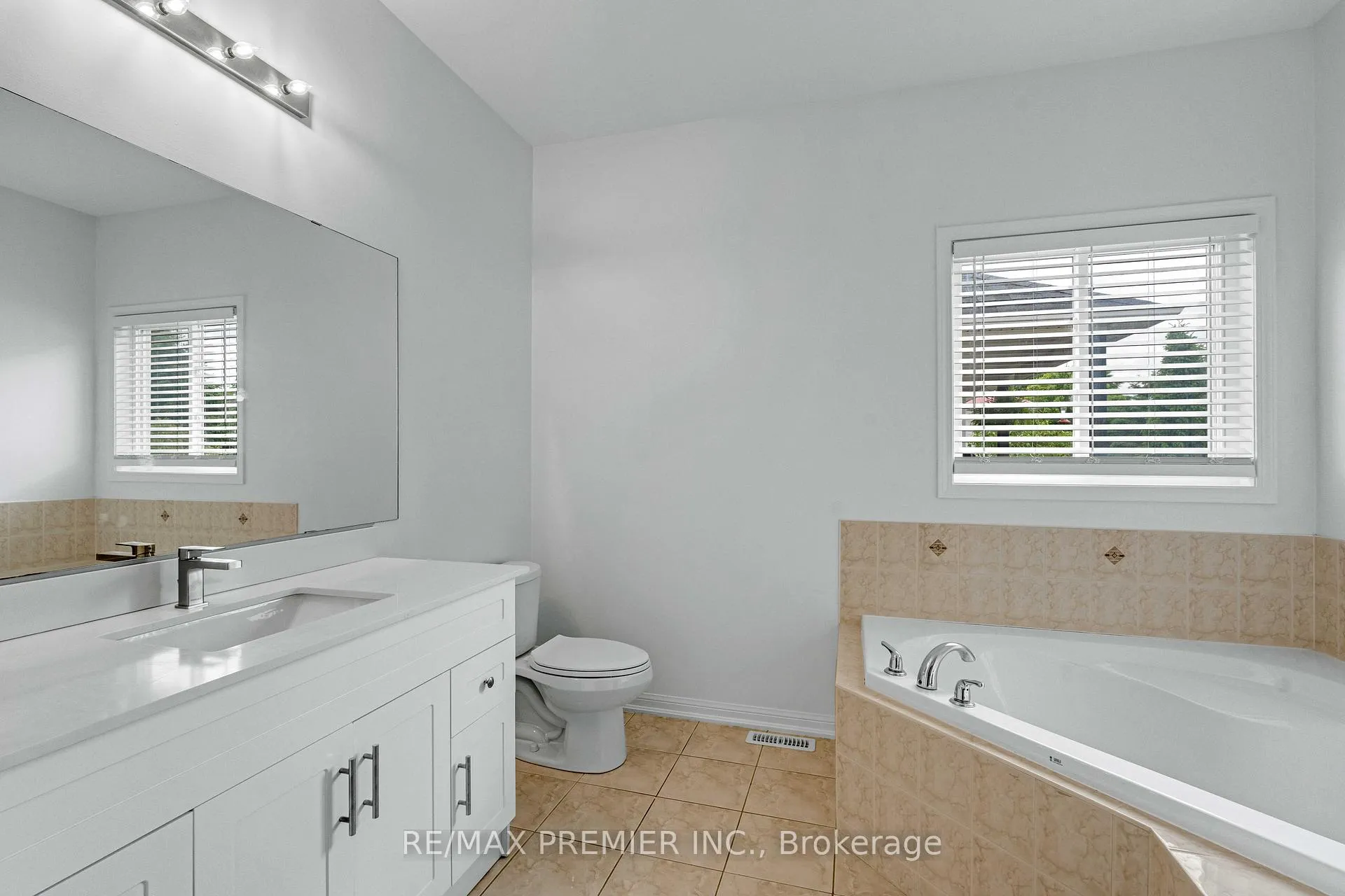 Photo 15 of 67 Meadowlark Boulevard, Wasaga Beach — HOMEH