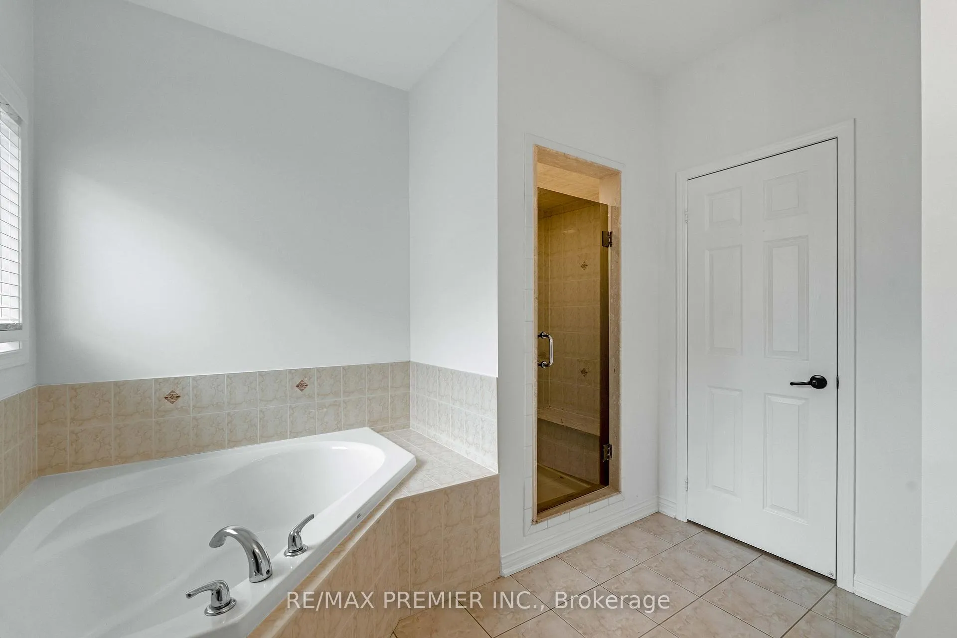 Photo 16 of 67 Meadowlark Boulevard, Wasaga Beach — HOMEH