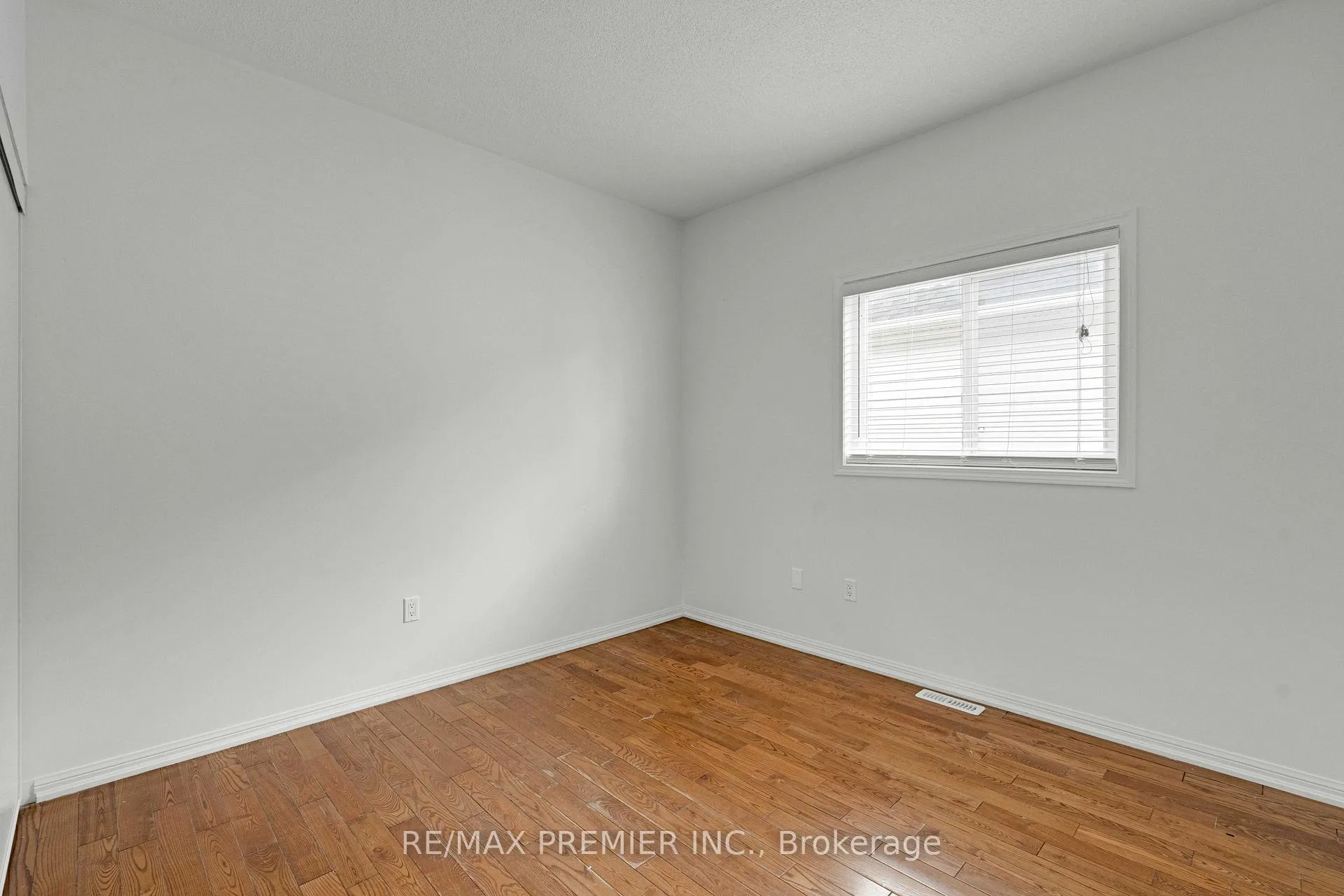 Photo 17 of 67 Meadowlark Boulevard, Wasaga Beach — HOMEH