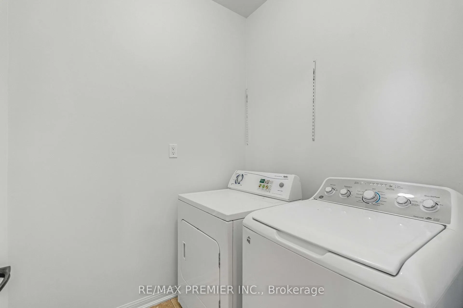 Photo 18 of 67 Meadowlark Boulevard, Wasaga Beach — HOMEH