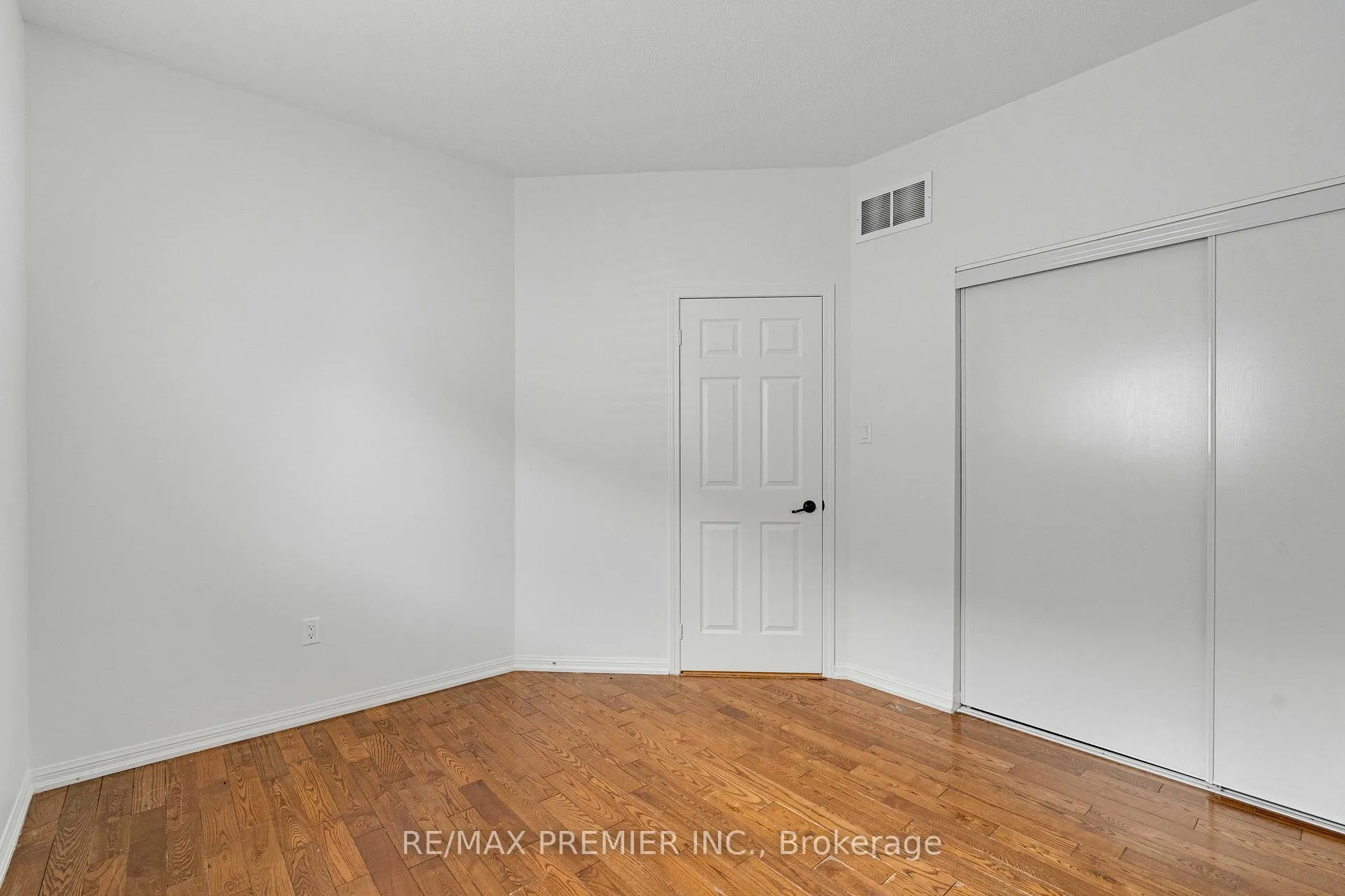 Photo 19 of 67 Meadowlark Boulevard, Wasaga Beach — HOMEH