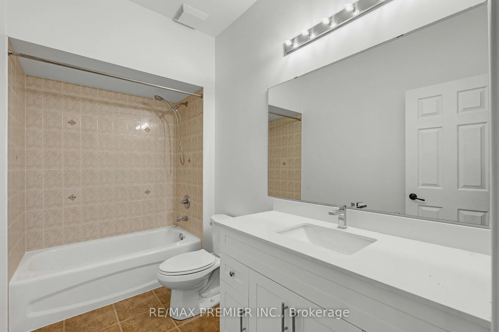 Photo 20 of 67 Meadowlark Boulevard, Wasaga Beach — HOMEH