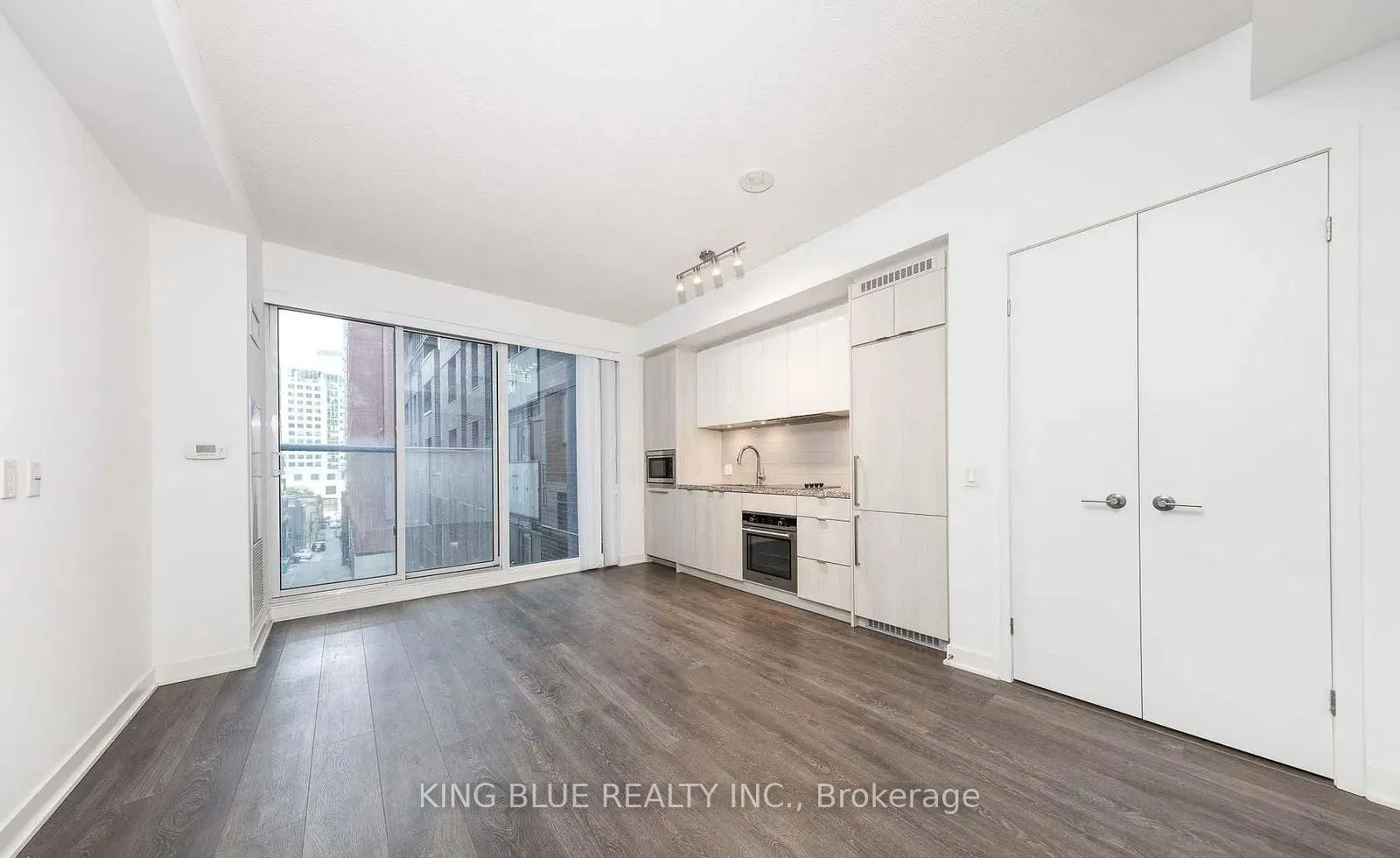 Photo 4 of Unit 625, 115 Blue Jays Way, Toronto, Waterfront Communities — HOMEH