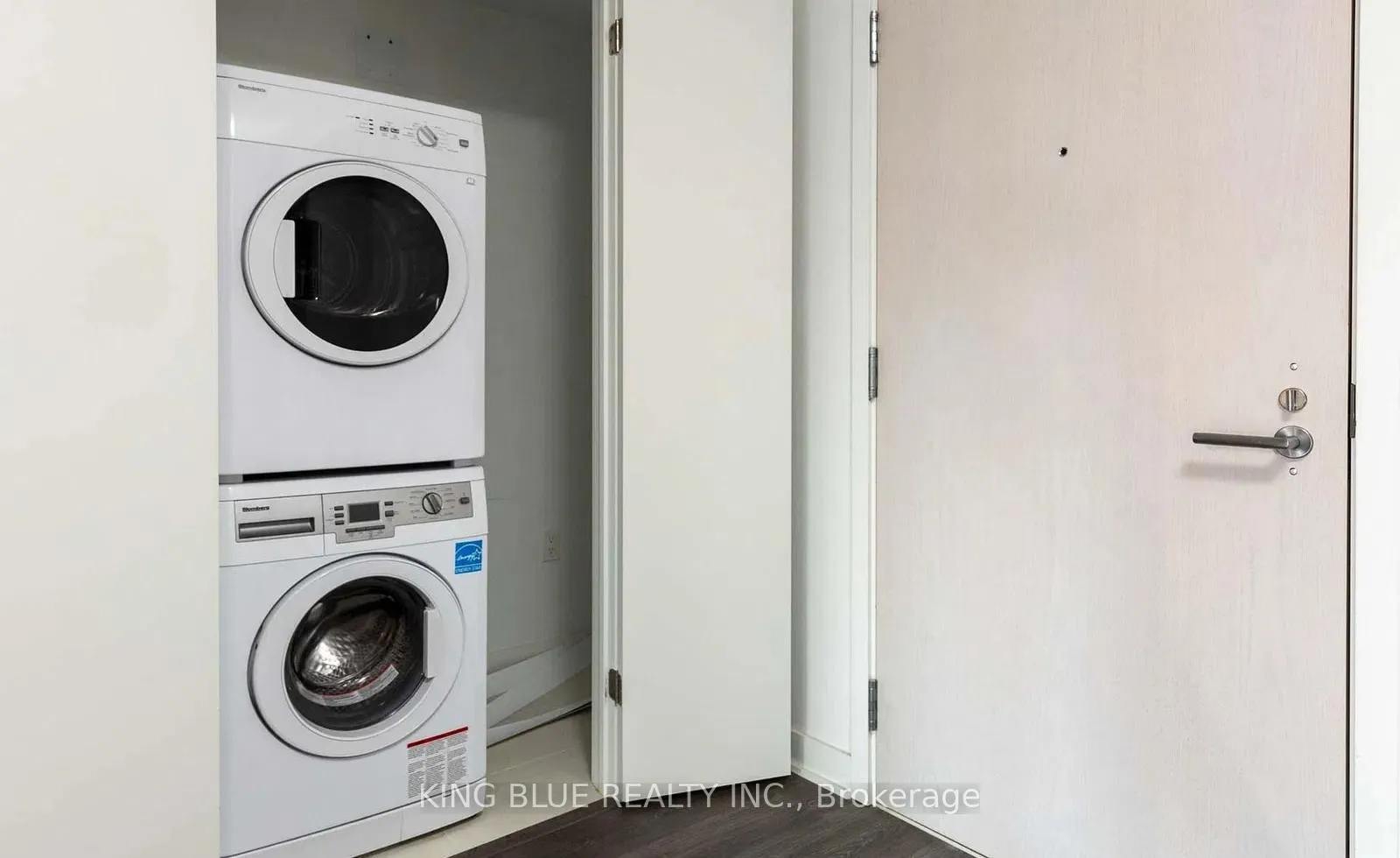 Photo 5 of Unit 625, 115 Blue Jays Way, Toronto, Waterfront Communities — HOMEH