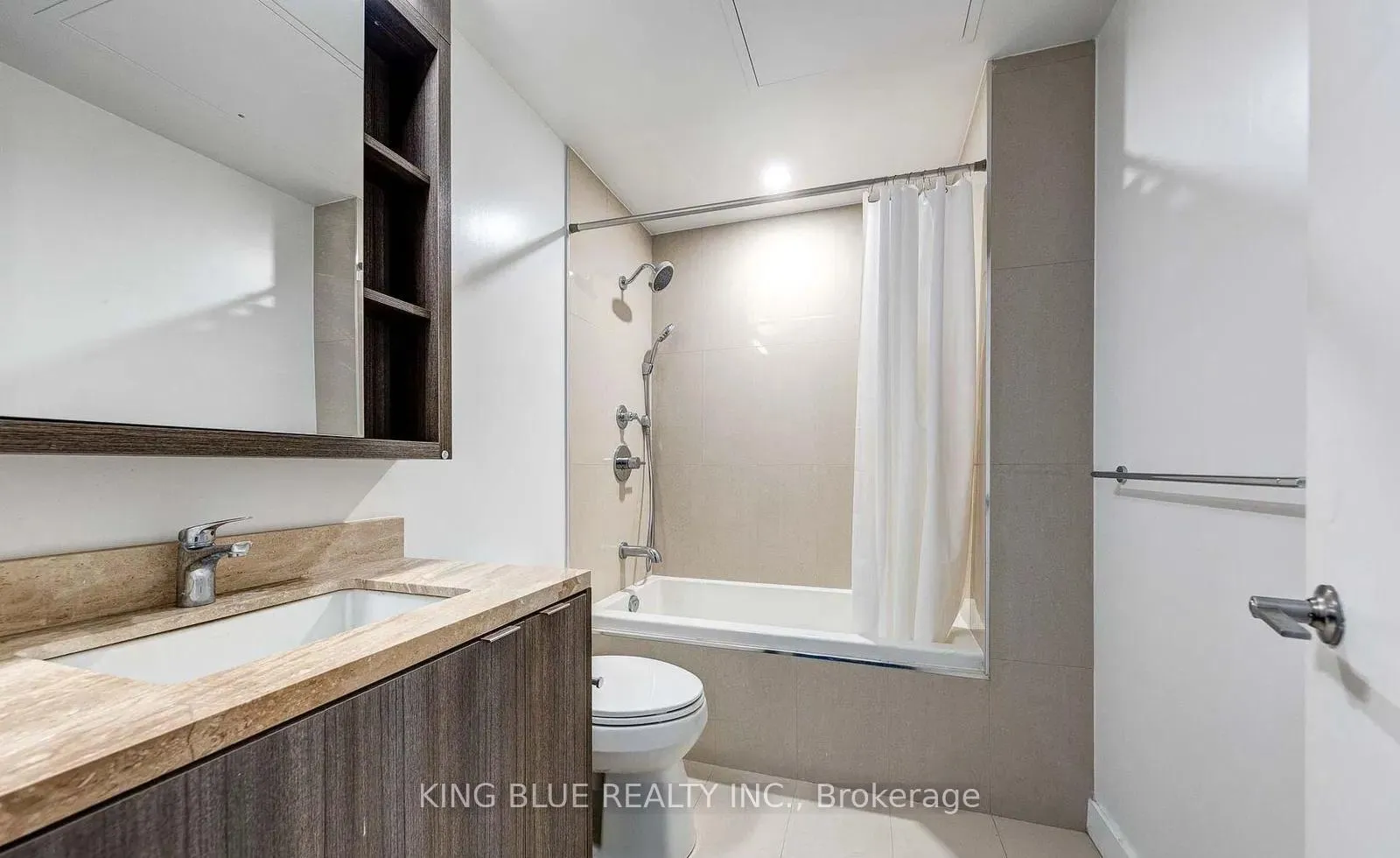 Photo 9 of Unit 625, 115 Blue Jays Way, Toronto, Waterfront Communities — HOMEH