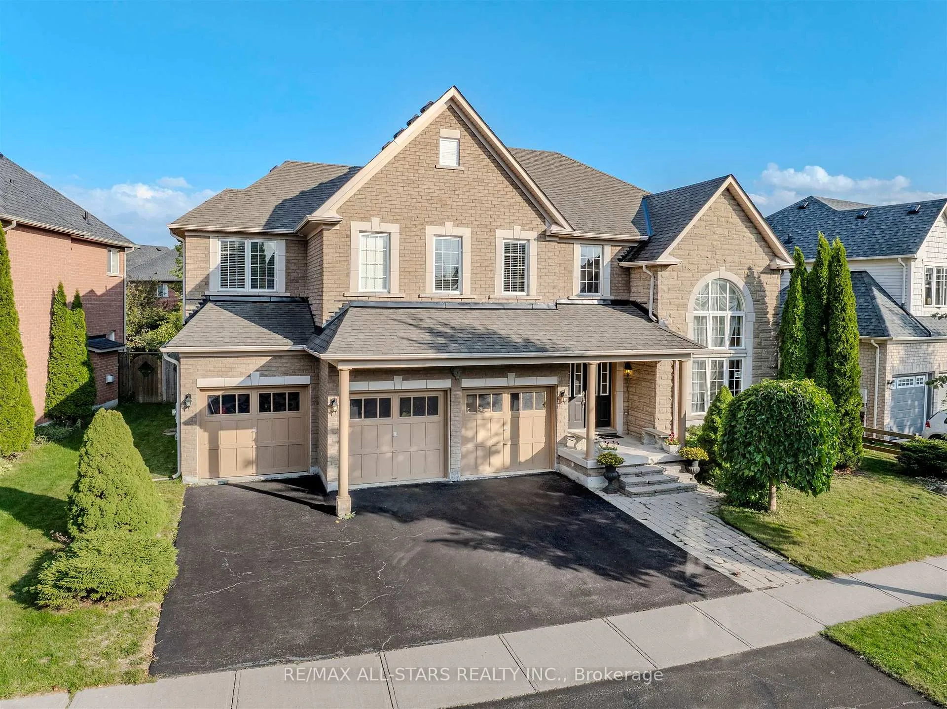 Photo 1 of 125 Second Avenue, Uxbridge — HOMEH