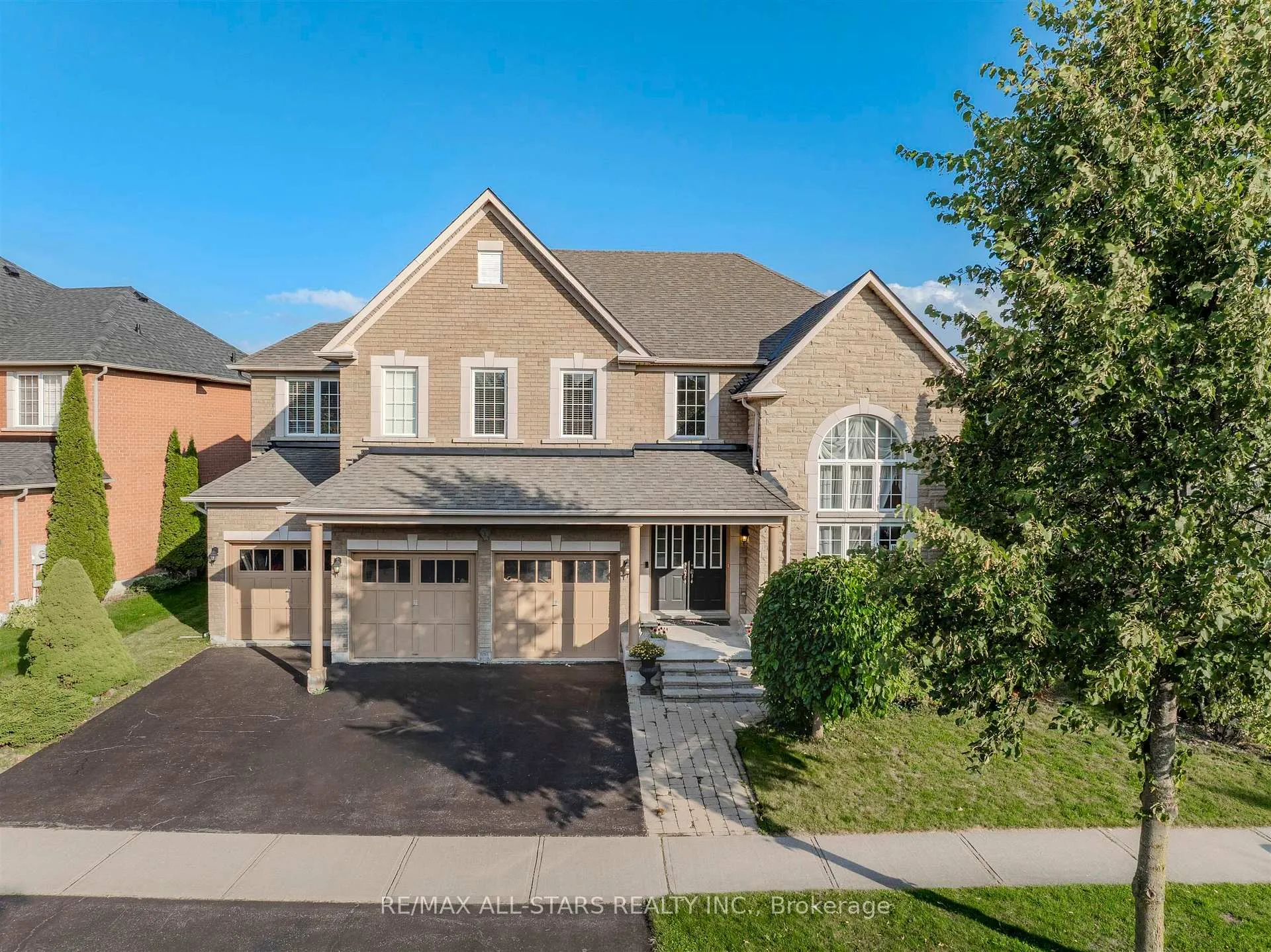 Photo 2 of 125 Second Avenue, Uxbridge — HOMEH