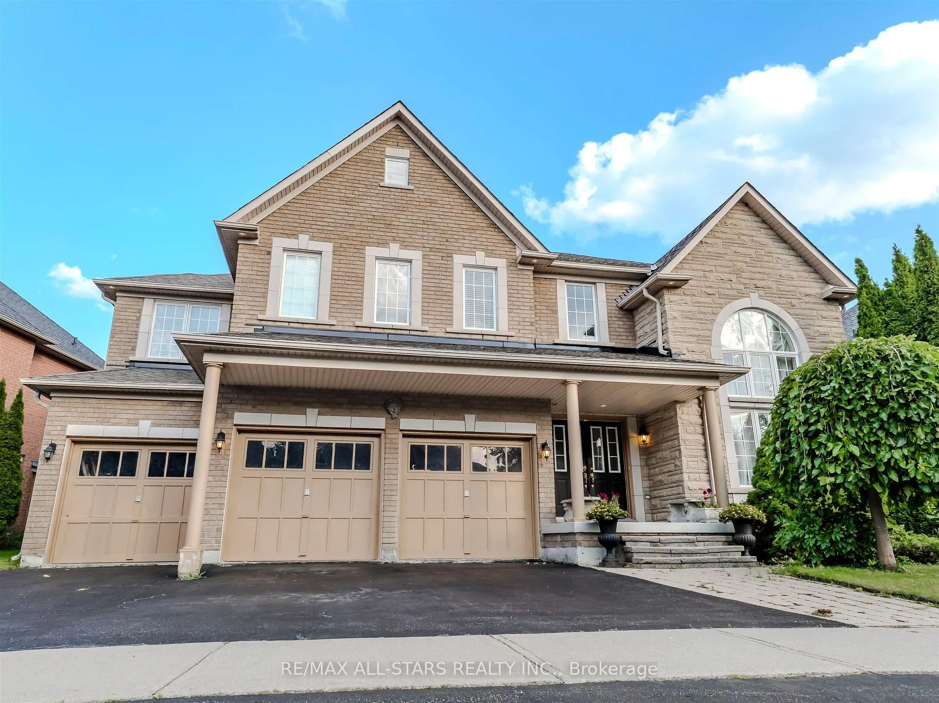 Photo 3 of 125 Second Avenue, Uxbridge — HOMEH