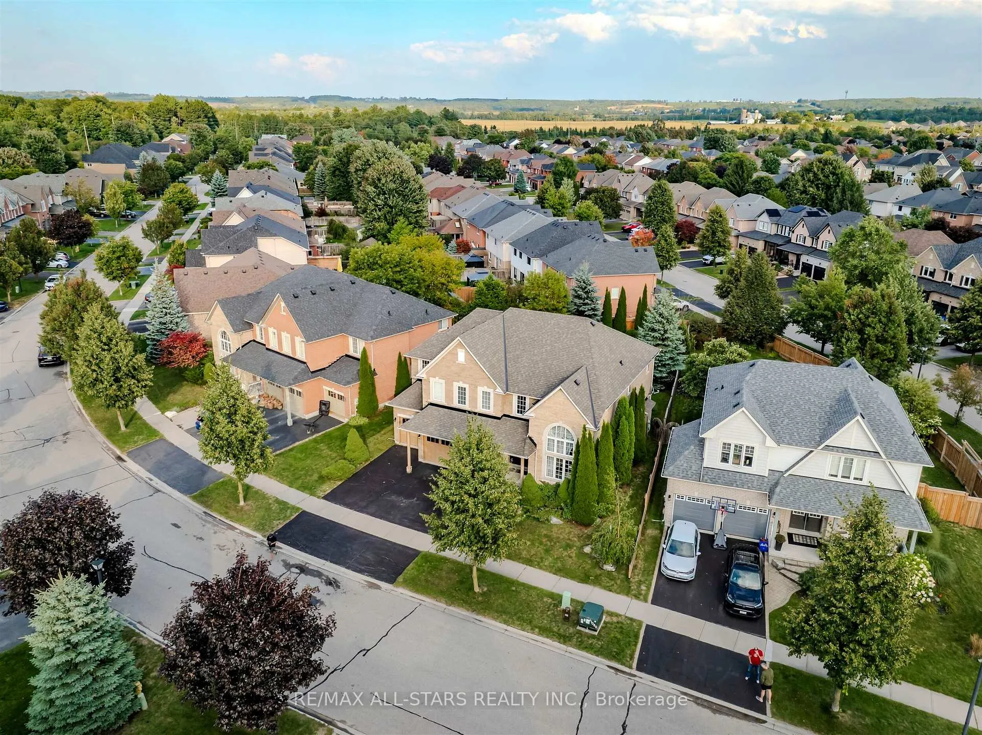 Photo 4 of 125 Second Avenue, Uxbridge — HOMEH